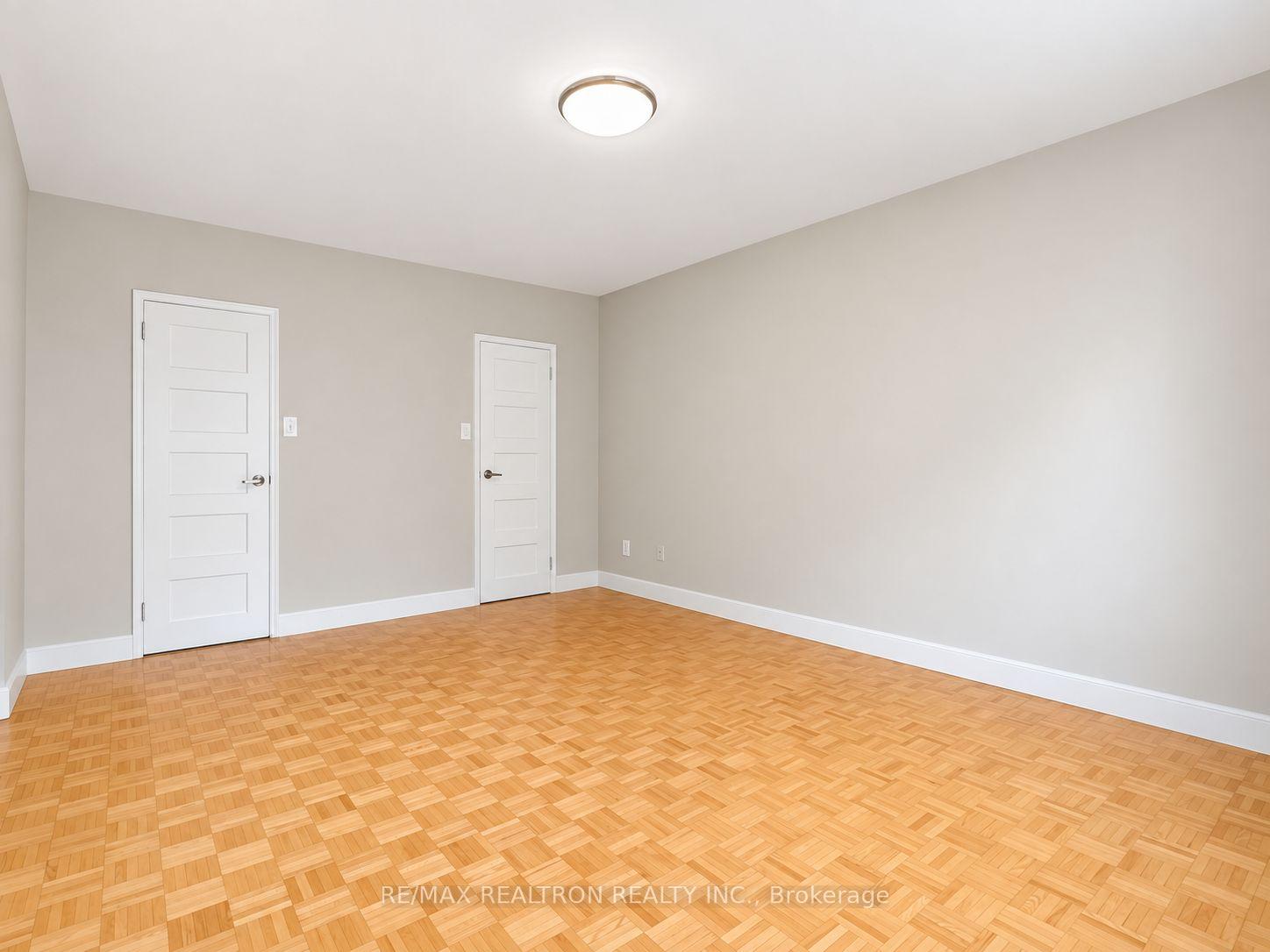 Photo 5 of Unit 202, 10 Shallmar Boulevard, Toronto, Forest Hill North — HOMEH