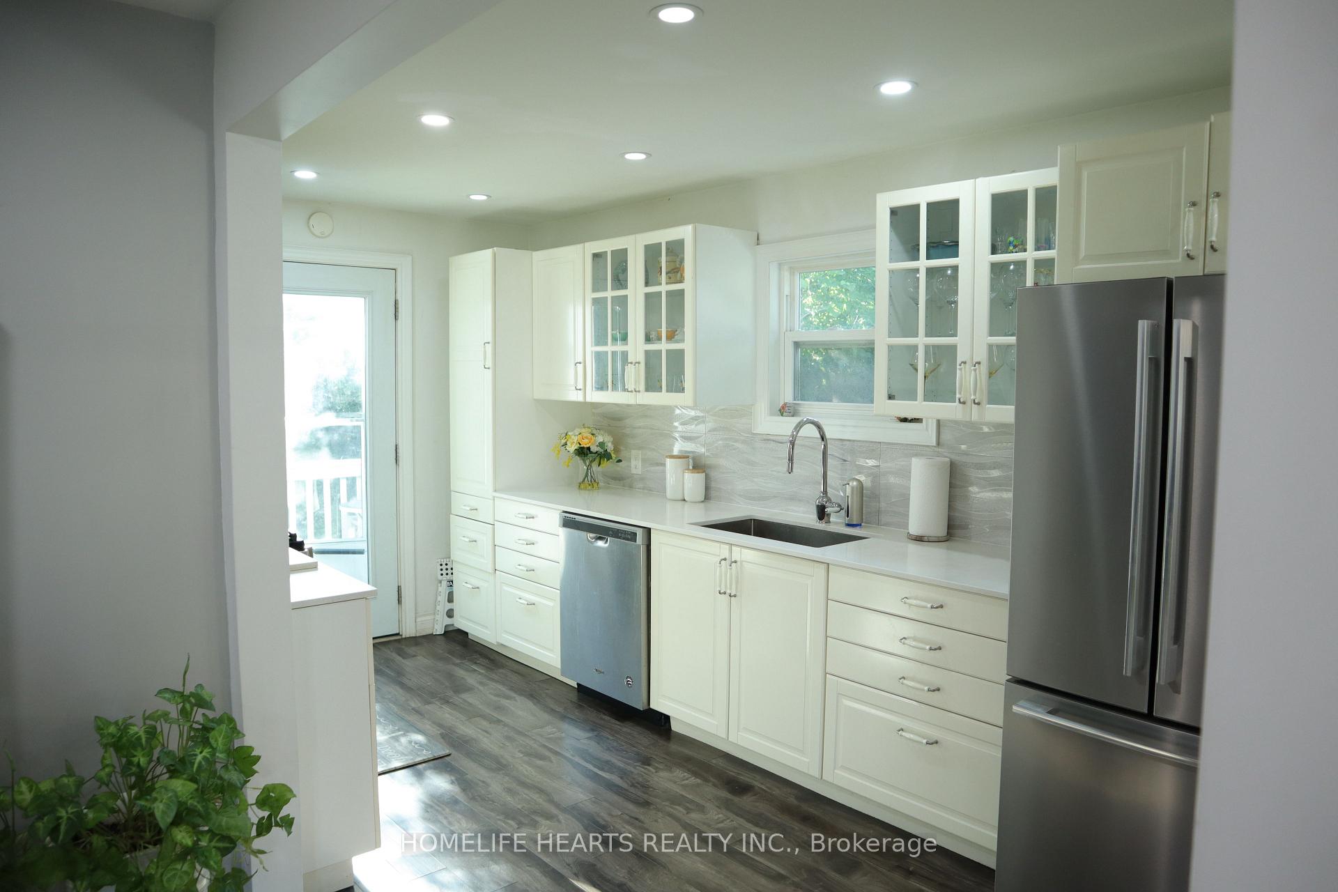 Photo 5 of 490 Beach Boulevard, Hamilton, Hamilton Beach — HOMEH