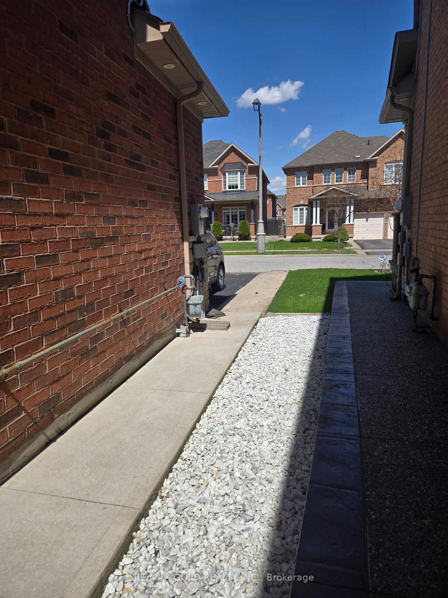 Photo 3 of Unit basement, 75 Executive Court, Brampton, Sandringham-Wellington — HOMEH