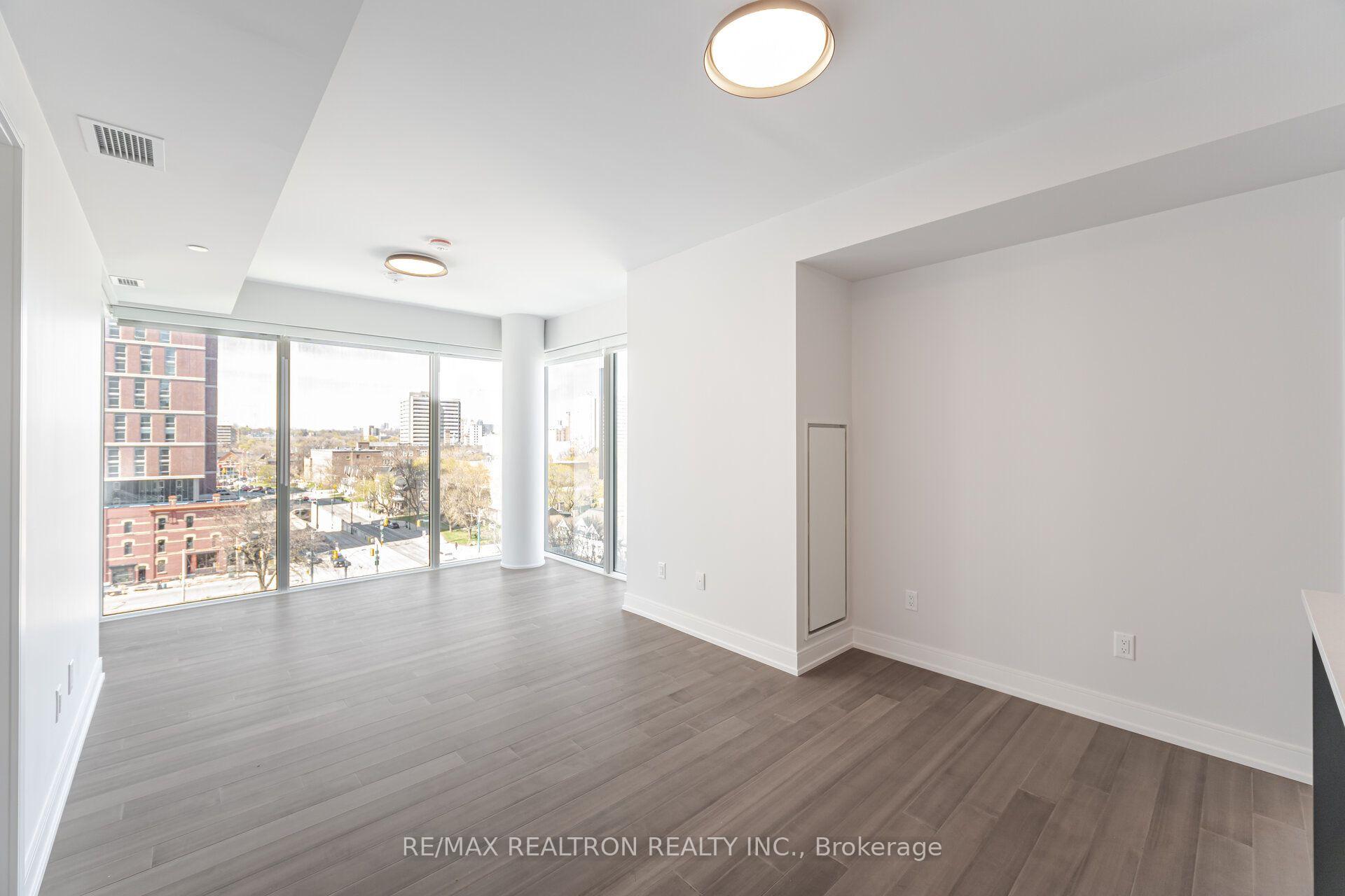 Photo 5 of Unit 606, 664 Spadina Avenue, Toronto, University — HOMEH