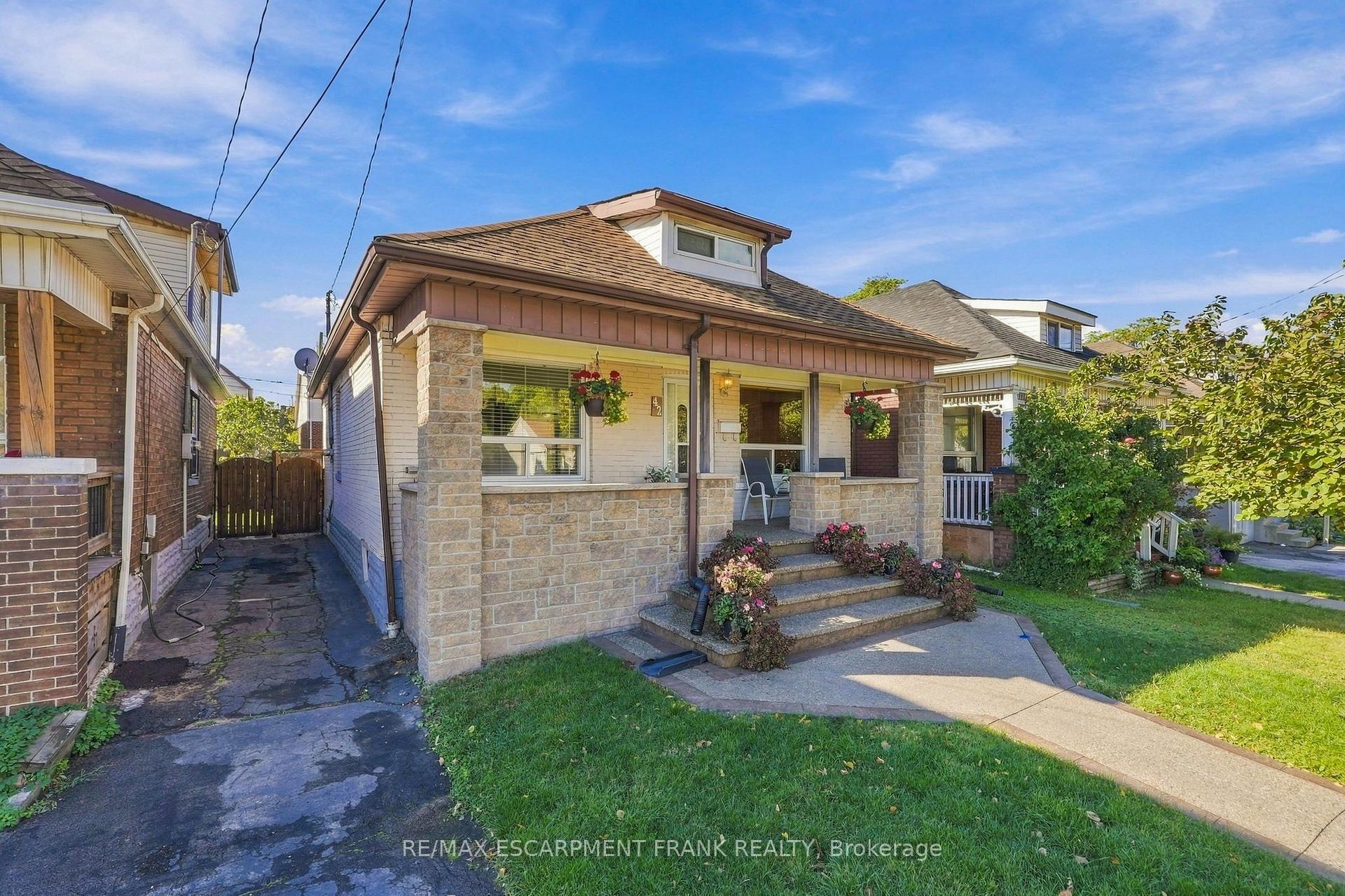 Photo 3 of 42 Dalhousie Avenue, Hamilton, Crown Point — HOMEH