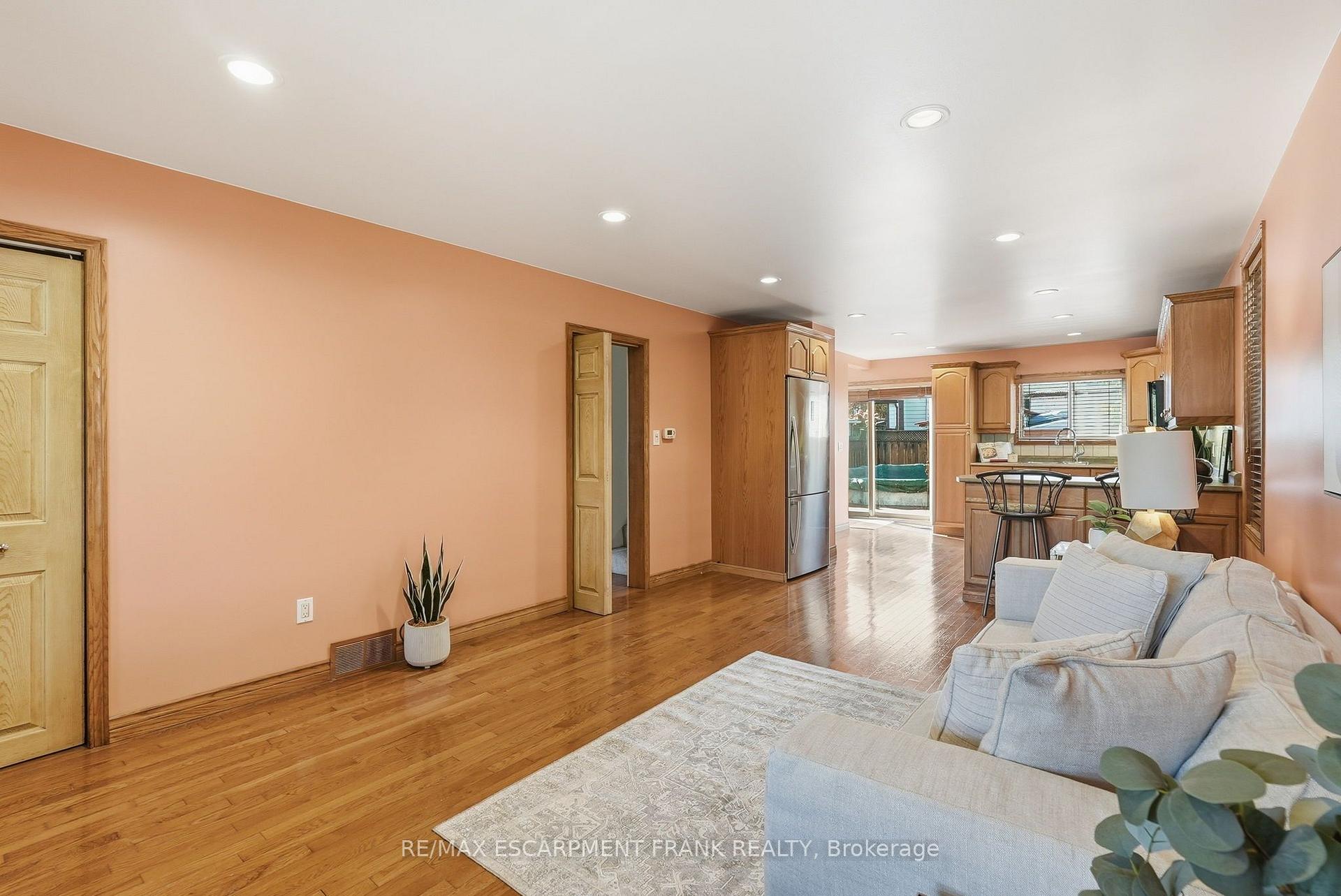 Photo 10 of 42 Dalhousie Avenue, Hamilton, Crown Point — HOMEH