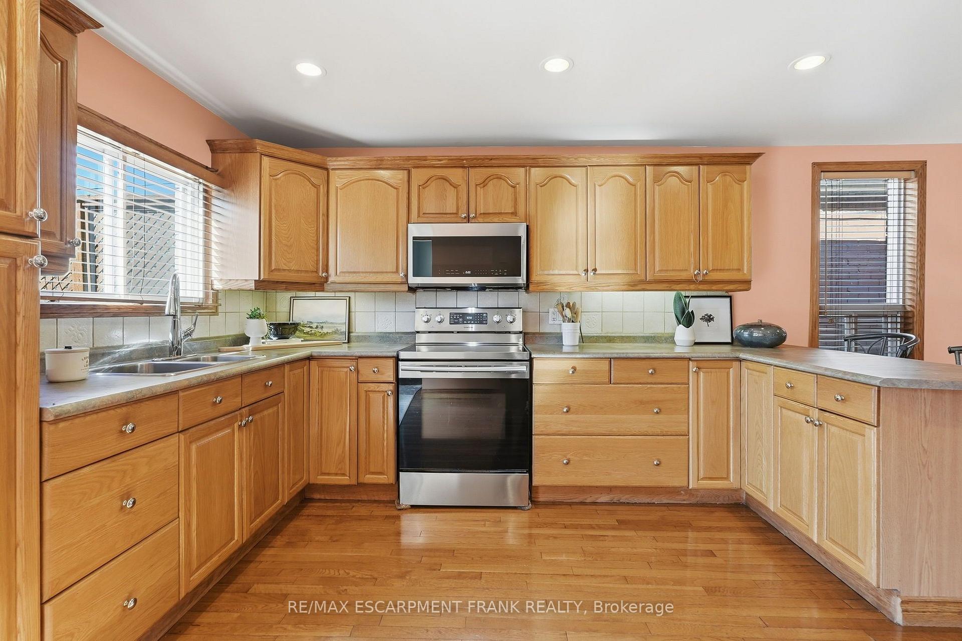 Photo 15 of 42 Dalhousie Avenue, Hamilton, Crown Point — HOMEH