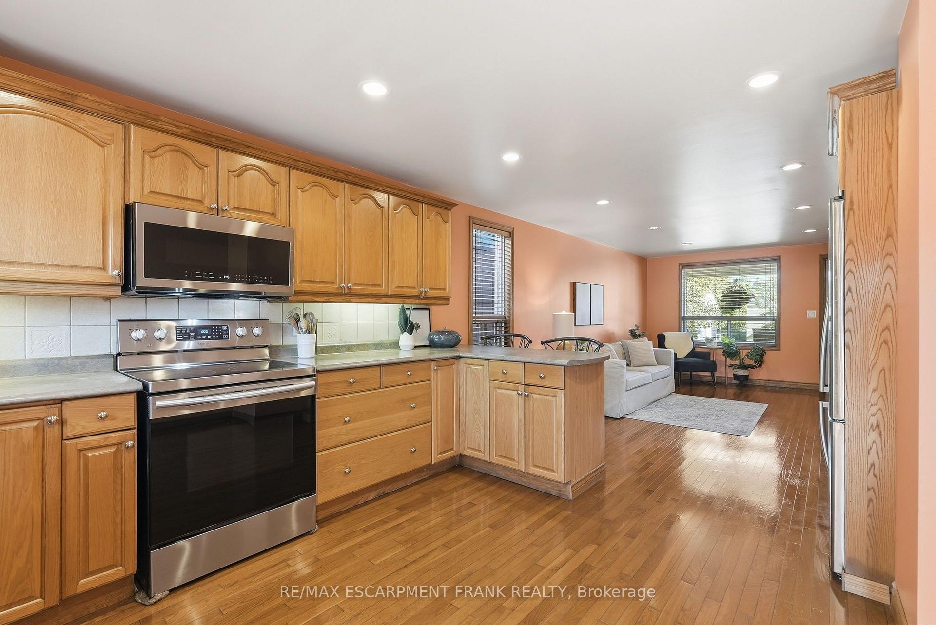 Photo 16 of 42 Dalhousie Avenue, Hamilton, Crown Point — HOMEH