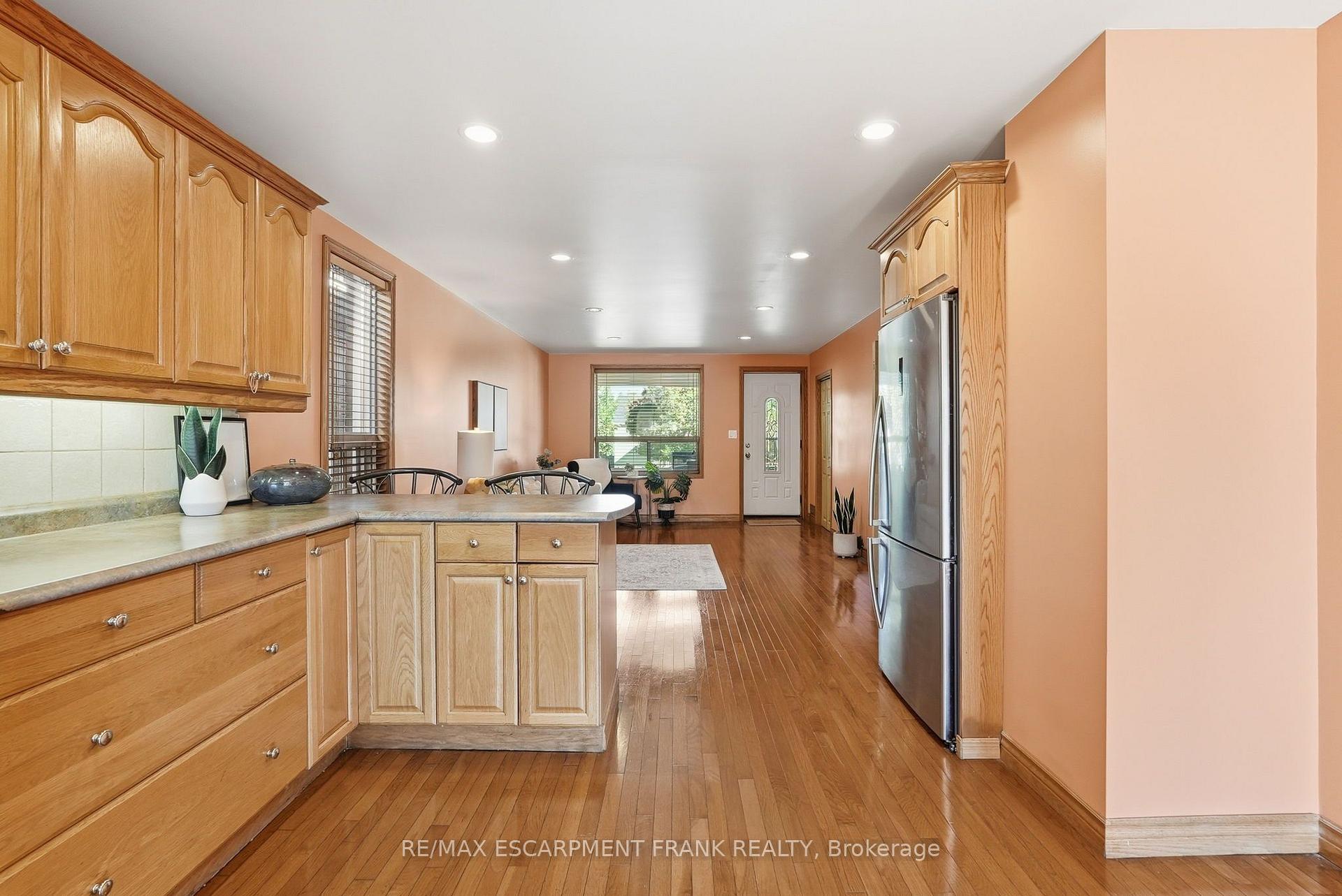 Photo 17 of 42 Dalhousie Avenue, Hamilton, Crown Point — HOMEH