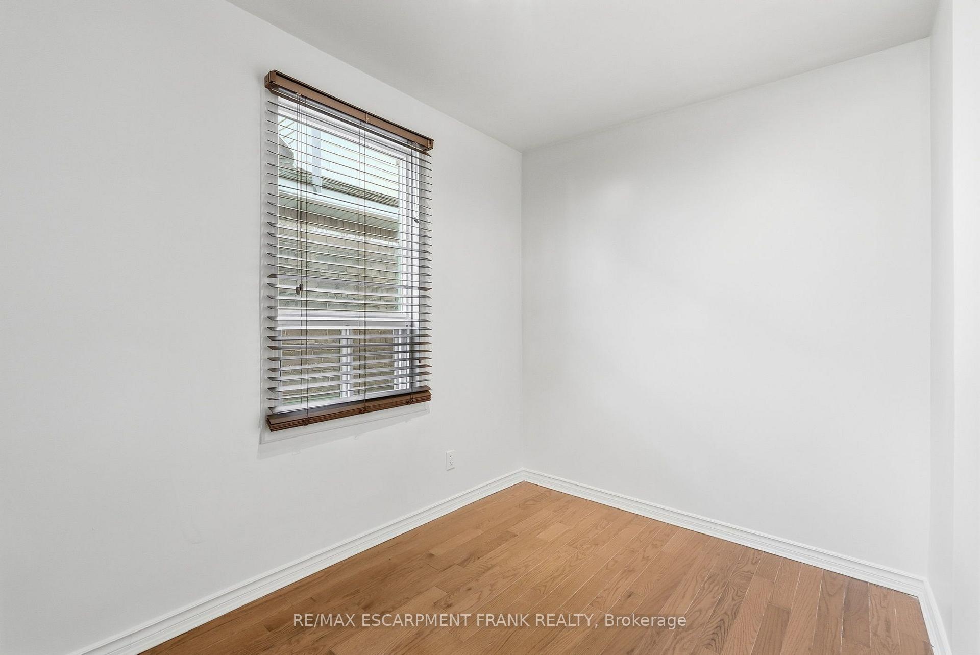Photo 23 of 42 Dalhousie Avenue, Hamilton, Crown Point — HOMEH