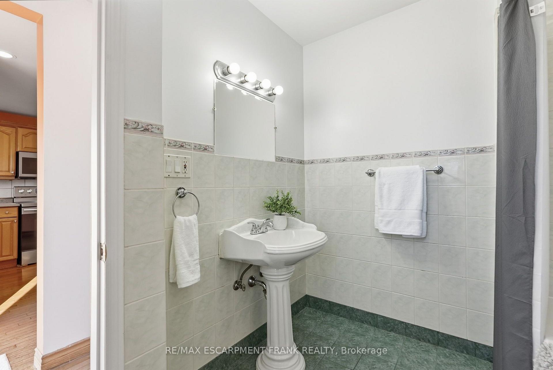 Photo 26 of 42 Dalhousie Avenue, Hamilton, Crown Point — HOMEH