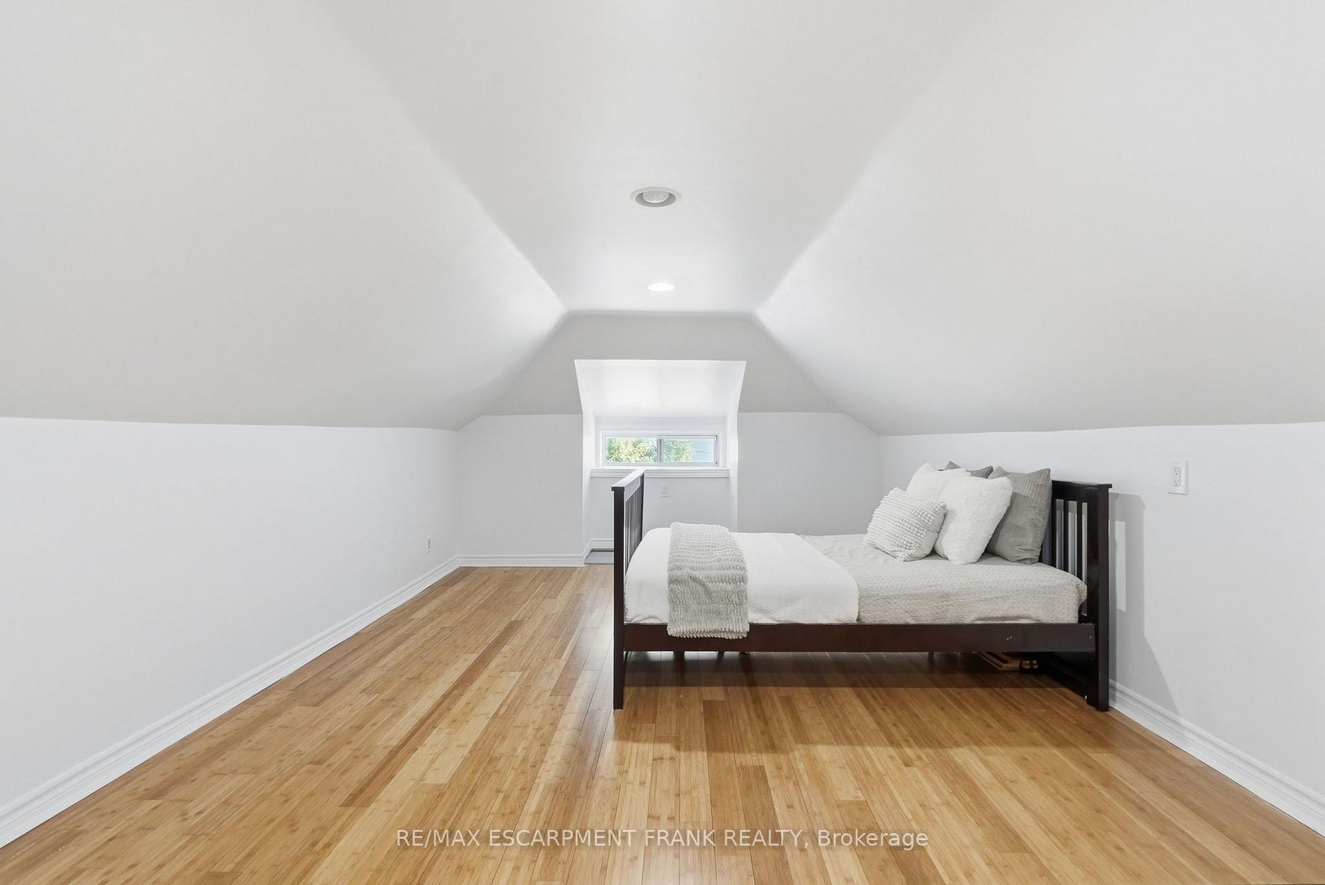 Photo 31 of 42 Dalhousie Avenue, Hamilton, Crown Point — HOMEH