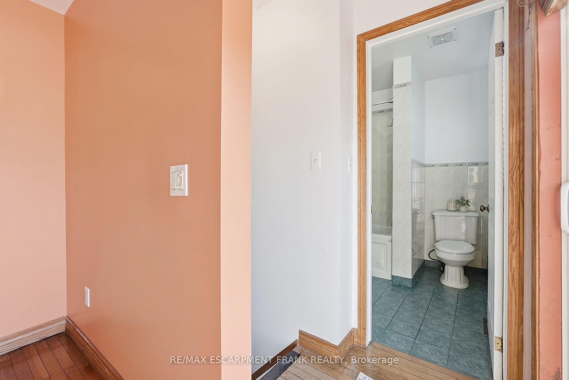 Photo 32 of 42 Dalhousie Avenue, Hamilton, Crown Point — HOMEH
