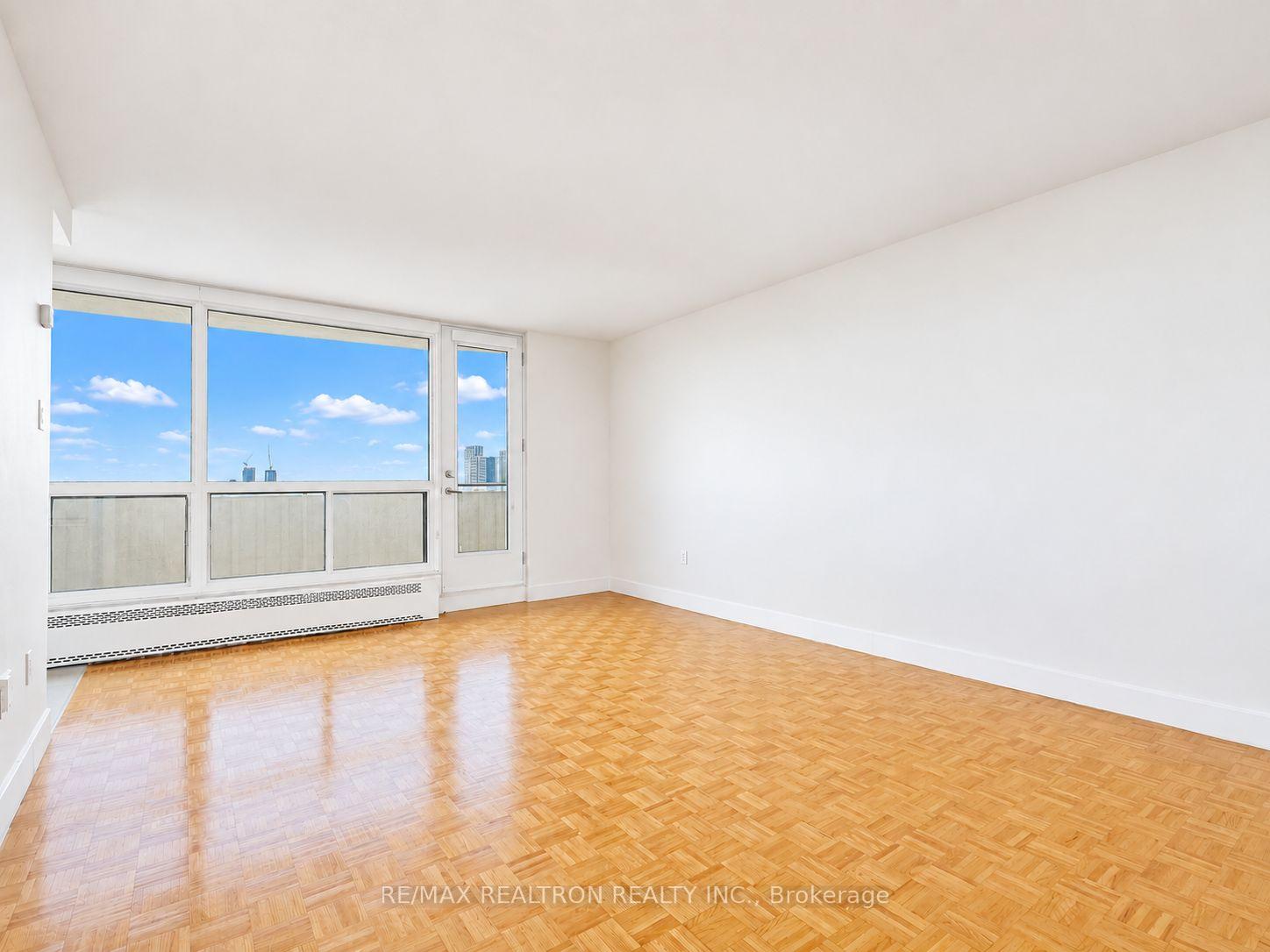 Photo 2 of Unit 2414, 666 Spadina Avenue, Toronto, University — HOMEH