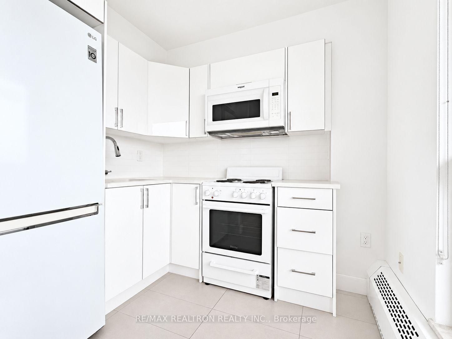 Photo 4 of Unit 2414, 666 Spadina Avenue, Toronto, University — HOMEH