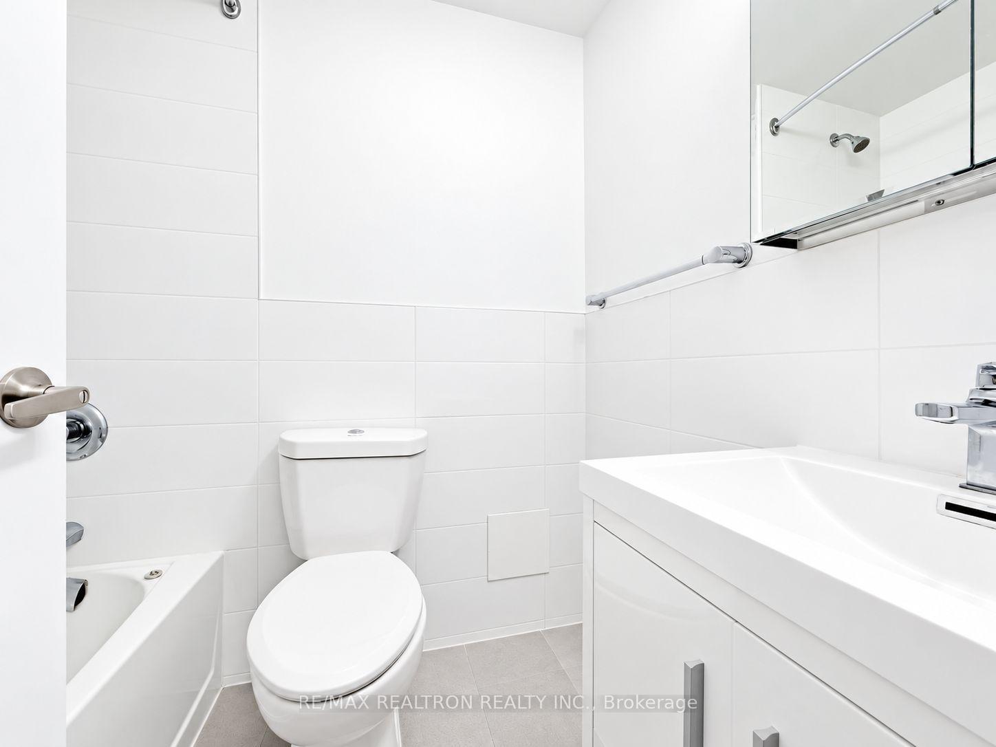 Photo 6 of Unit 2414, 666 Spadina Avenue, Toronto, University — HOMEH