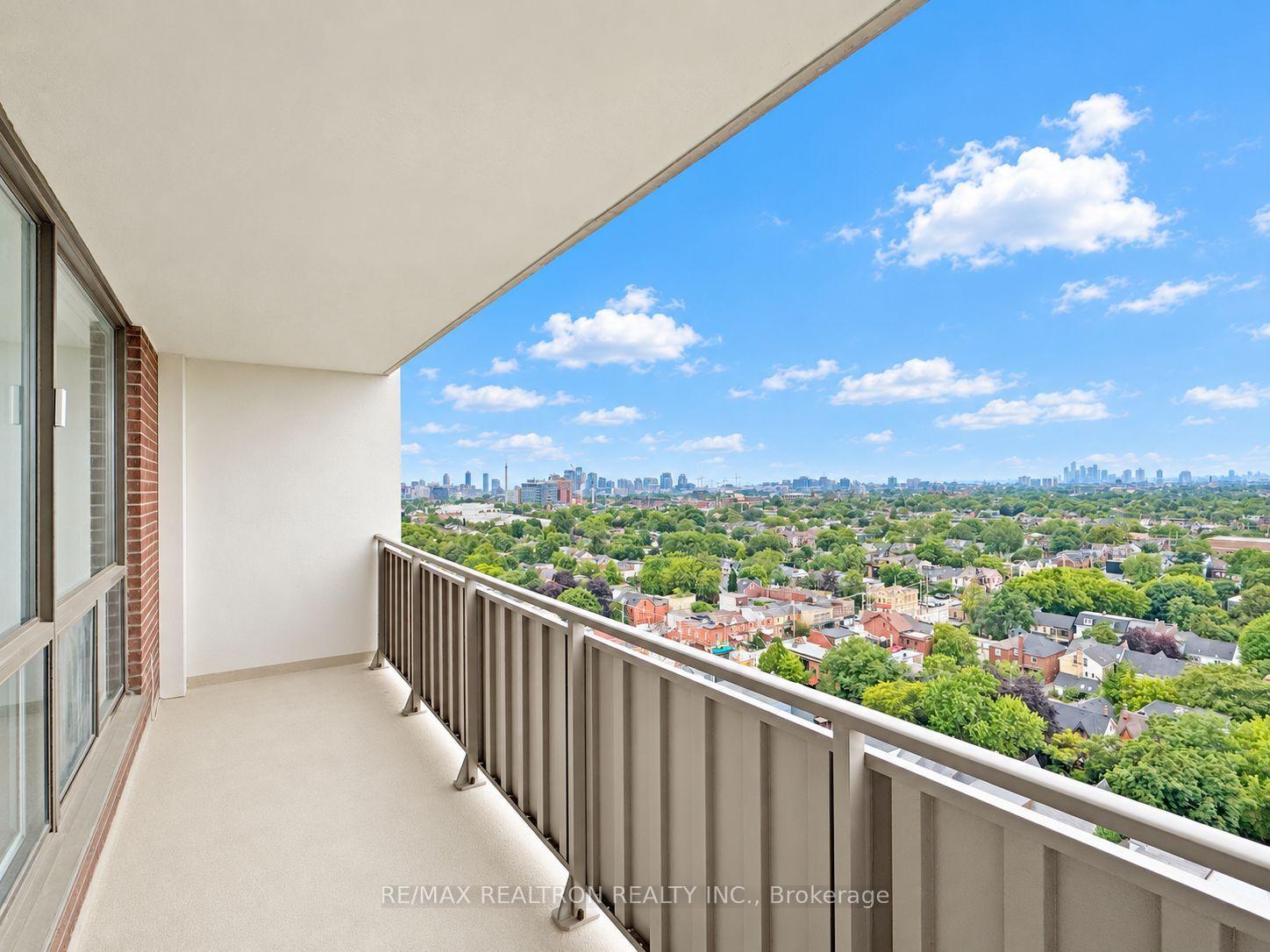 Photo 8 of Unit 2414, 666 Spadina Avenue, Toronto, University — HOMEH