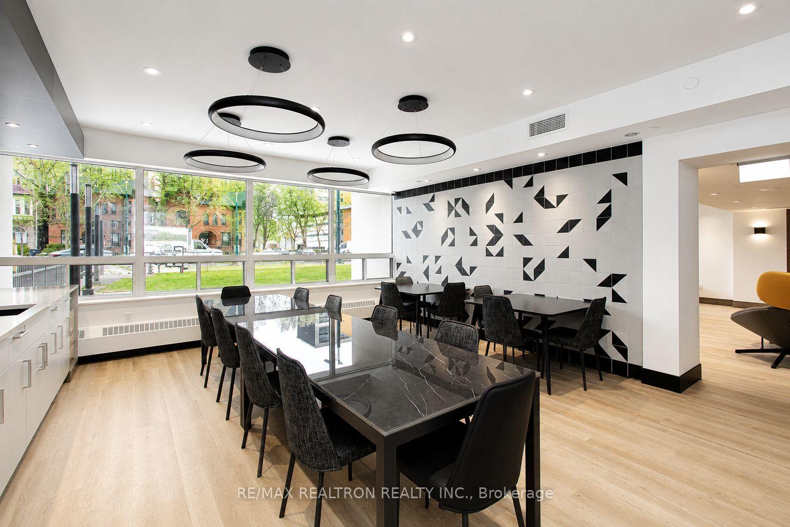 Photo 12 of Unit 2414, 666 Spadina Avenue, Toronto, University — HOMEH