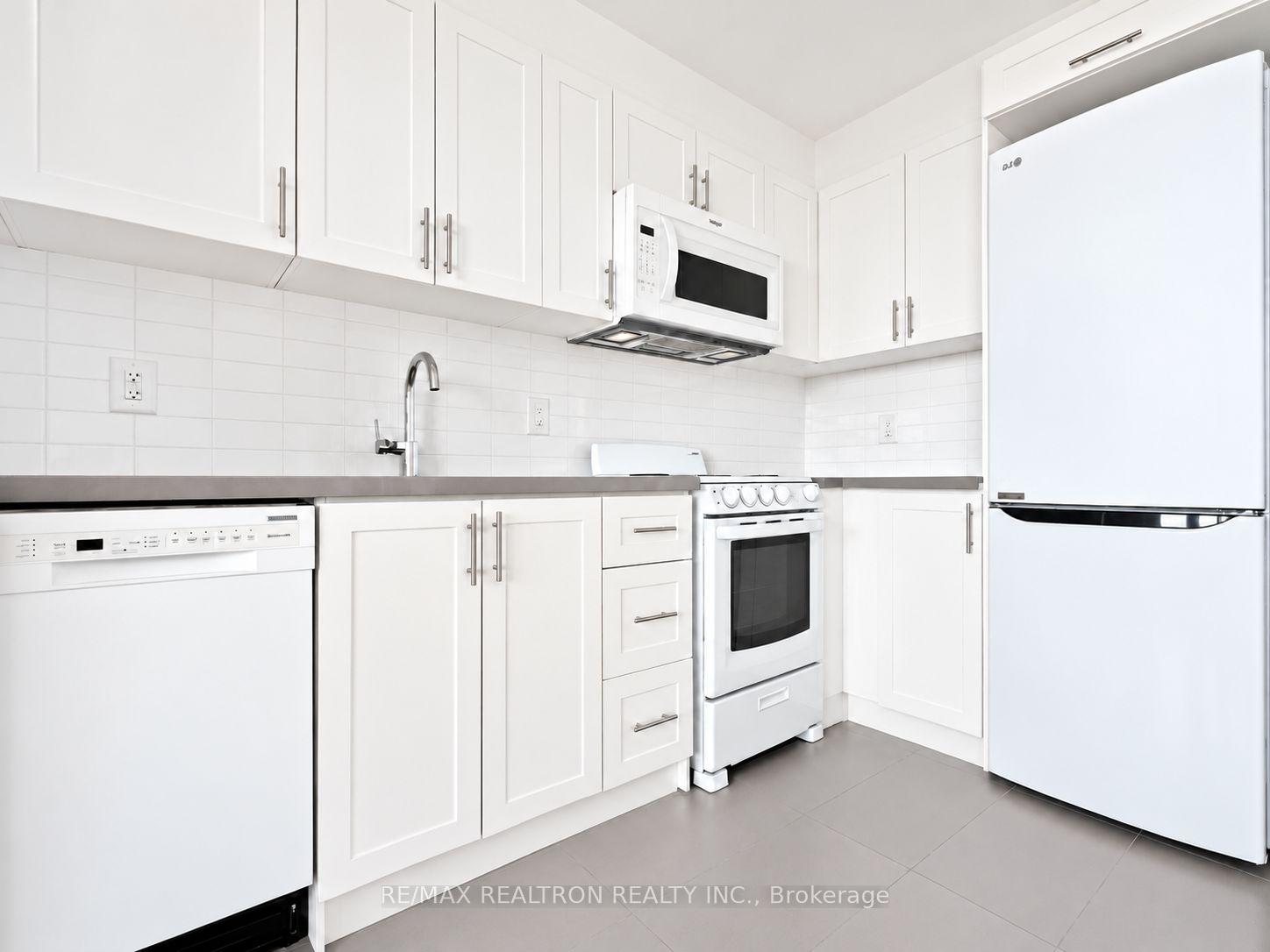 Photo 3 of Unit 1004, 1500 Bathurst Street, Toronto, Humewood-Cedarvale — HOMEH