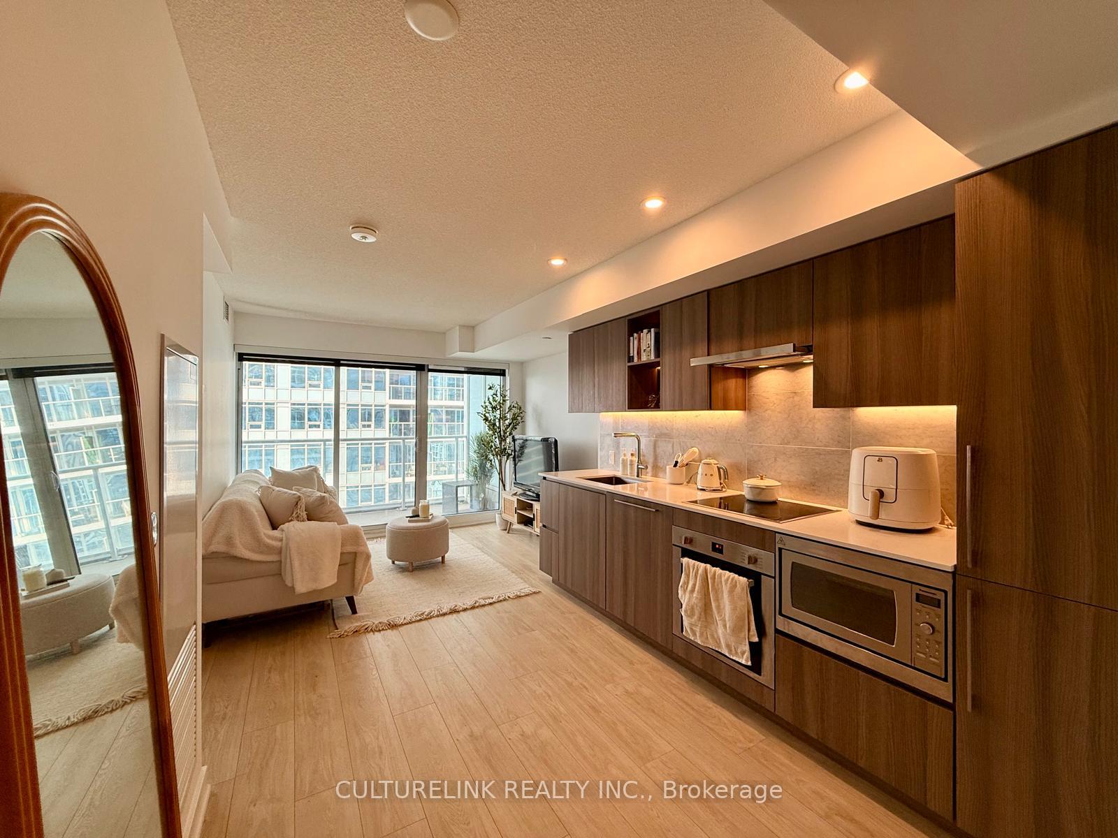 Photo 2 of Unit 2205, 17 Bathurst Street, Toronto, Waterfront Communities — HOMEH
