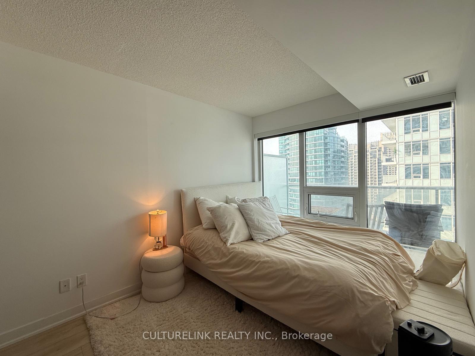 Photo 6 of Unit 2205, 17 Bathurst Street, Toronto, Waterfront Communities — HOMEH