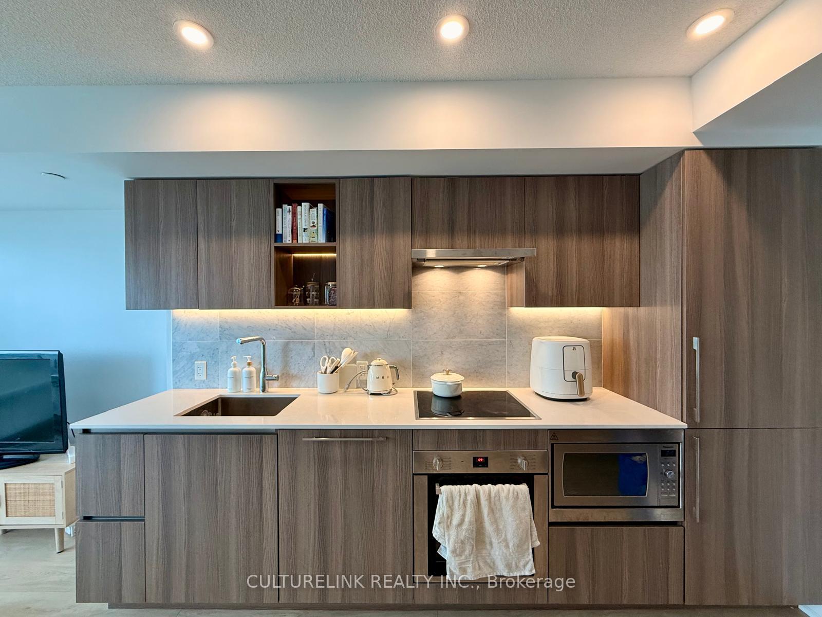 Photo 7 of Unit 2205, 17 Bathurst Street, Toronto, Waterfront Communities — HOMEH