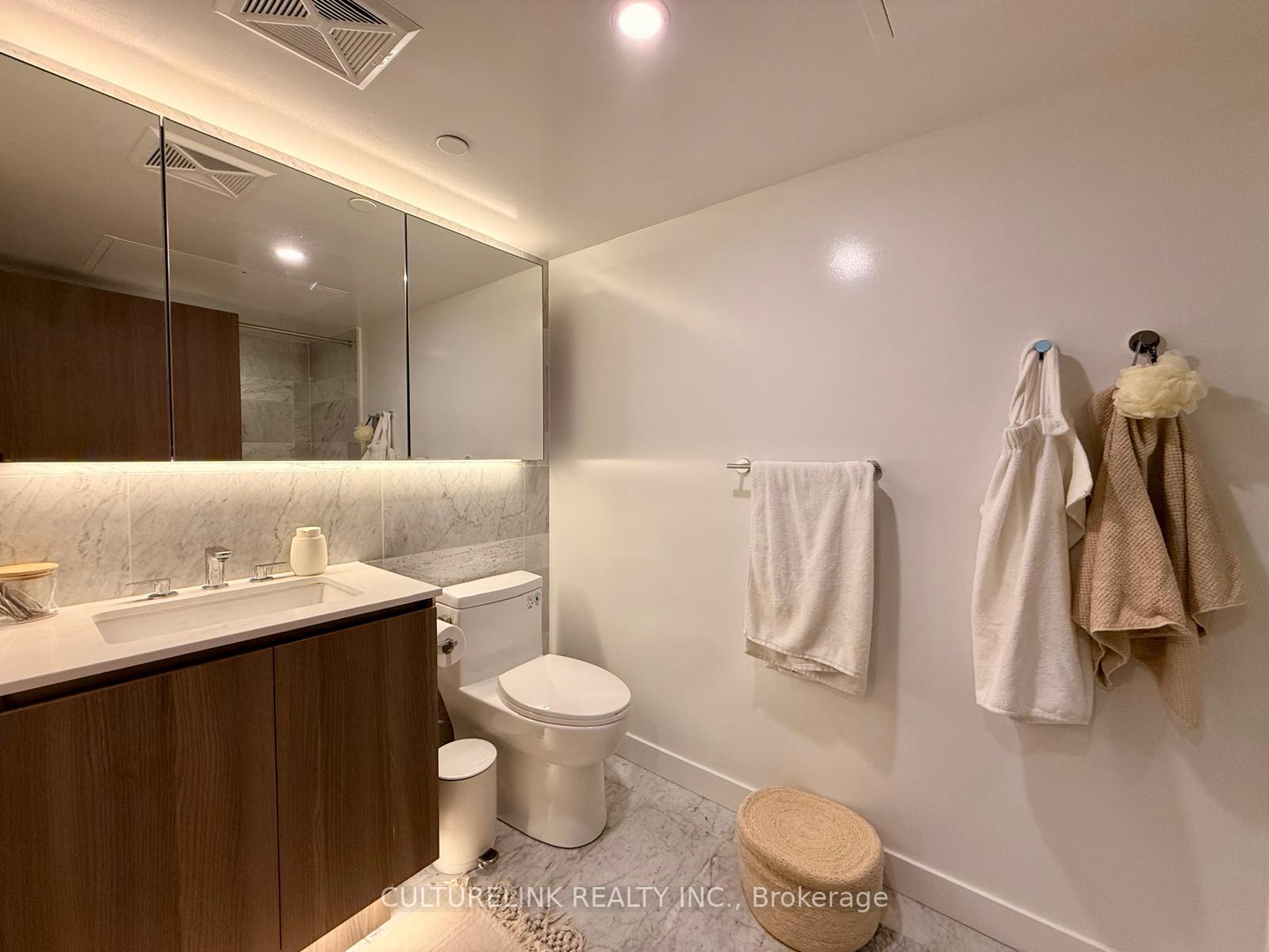 Photo 8 of Unit 2205, 17 Bathurst Street, Toronto, Waterfront Communities — HOMEH