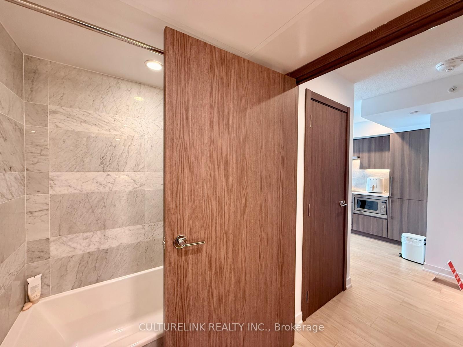 Photo 9 of Unit 2205, 17 Bathurst Street, Toronto, Waterfront Communities — HOMEH