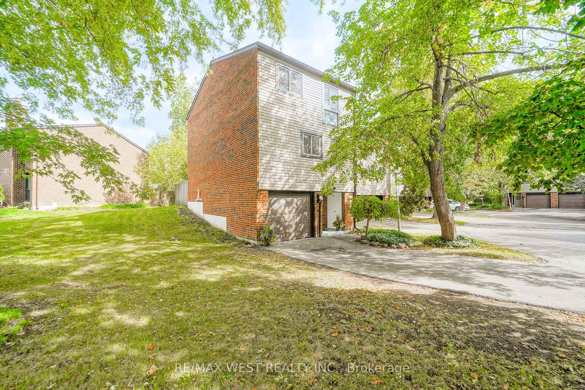 Photo of Unit 36, 250 Satok Crescent