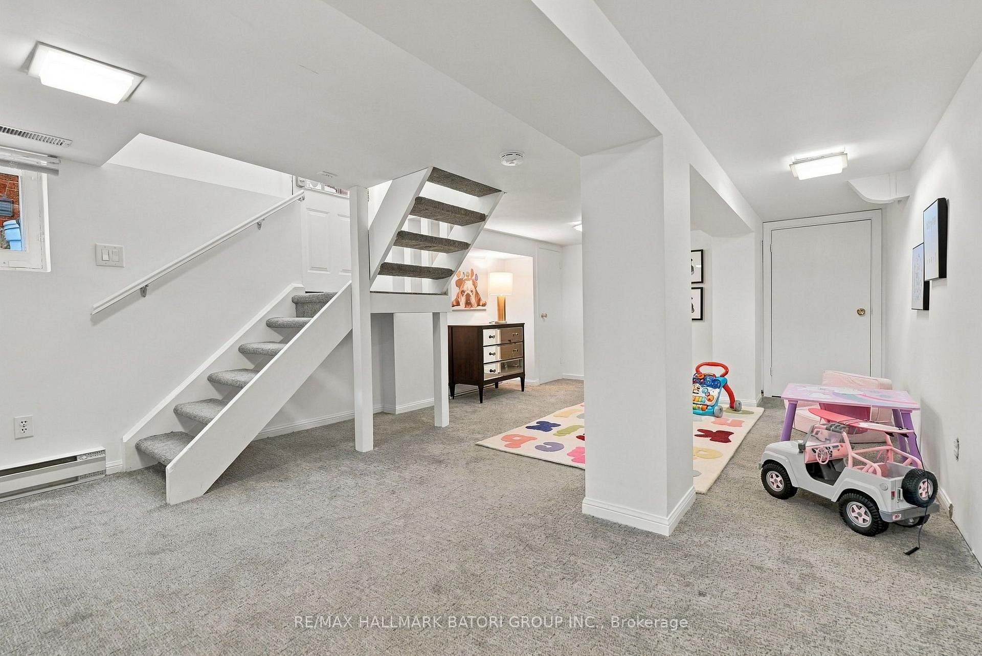 Photo 33 of 266 Briar Hill Avenue, Toronto, Lawrence Park South — HOMEH