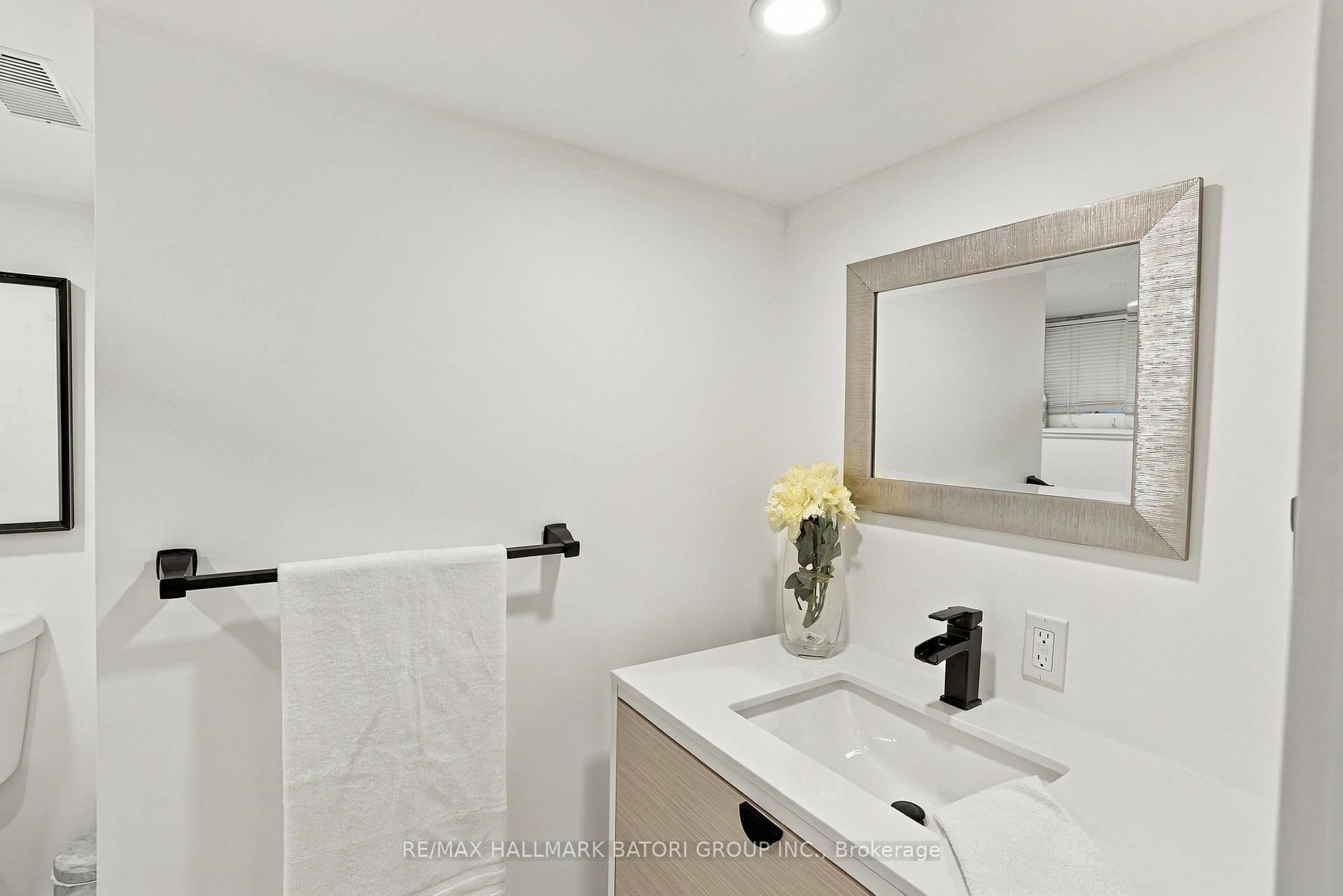 Photo 35 of 266 Briar Hill Avenue, Toronto, Lawrence Park South — HOMEH