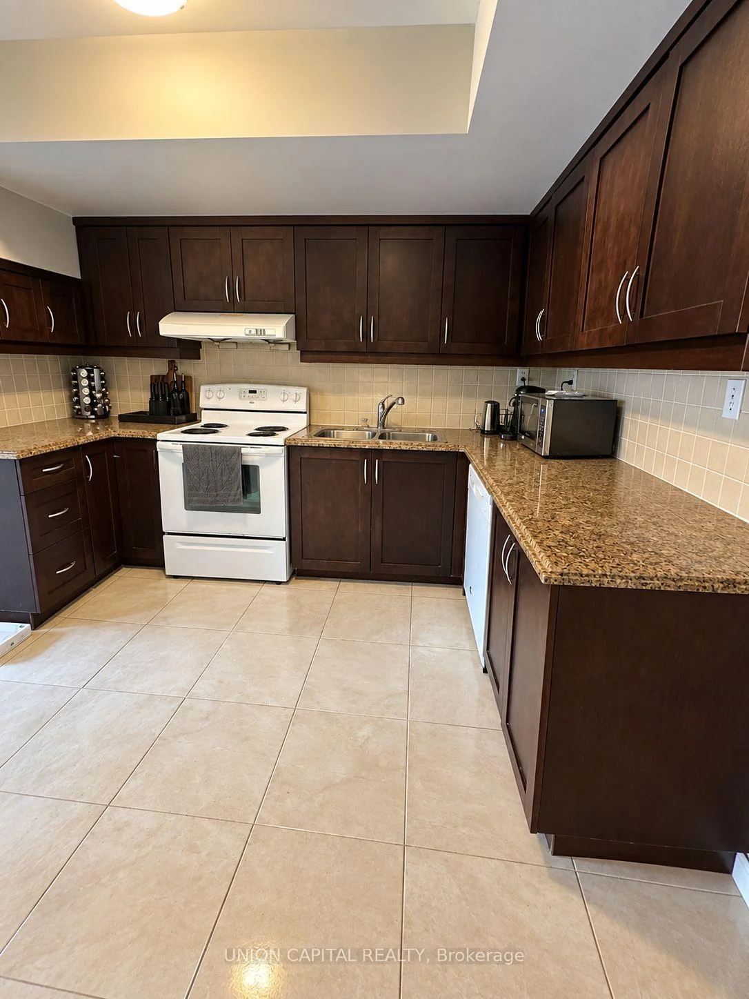 Photo 4 of Unit Upper, 84 Runnymede Road, Toronto, High Park-Swansea — HOMEH