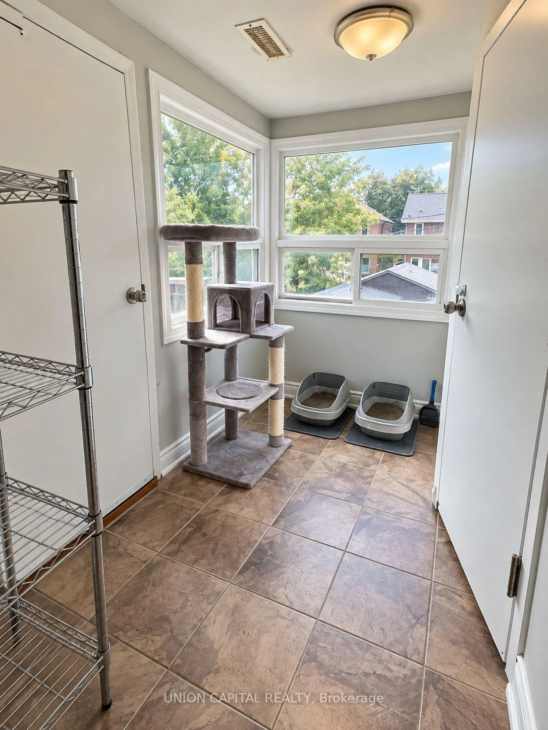 Photo 5 of Unit Upper, 84 Runnymede Road, Toronto, High Park-Swansea — HOMEH