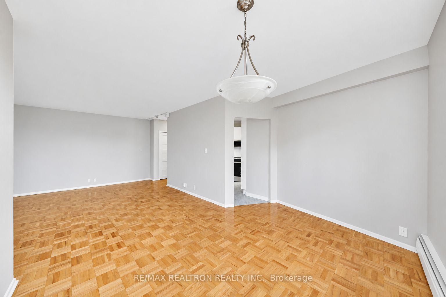 Photo 2 of Unit 1104, 9 Deer Park Crescent, Toronto, Yonge-St. Clair — HOMEH