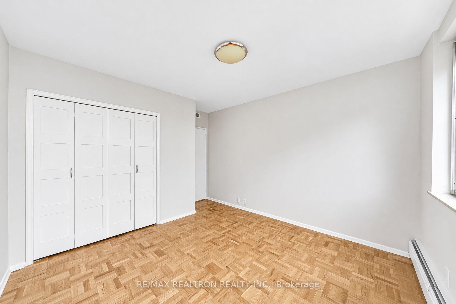 Photo 11 of Unit 1104, 9 Deer Park Crescent, Toronto, Yonge-St. Clair — HOMEH