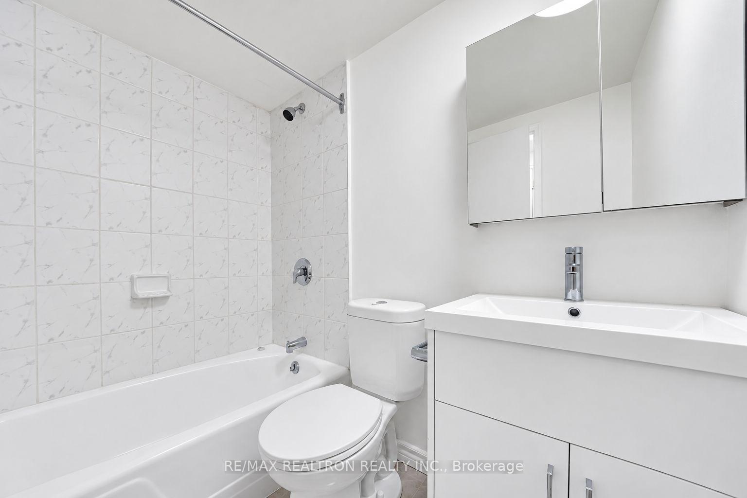 Photo 12 of Unit 1104, 9 Deer Park Crescent, Toronto, Yonge-St. Clair — HOMEH