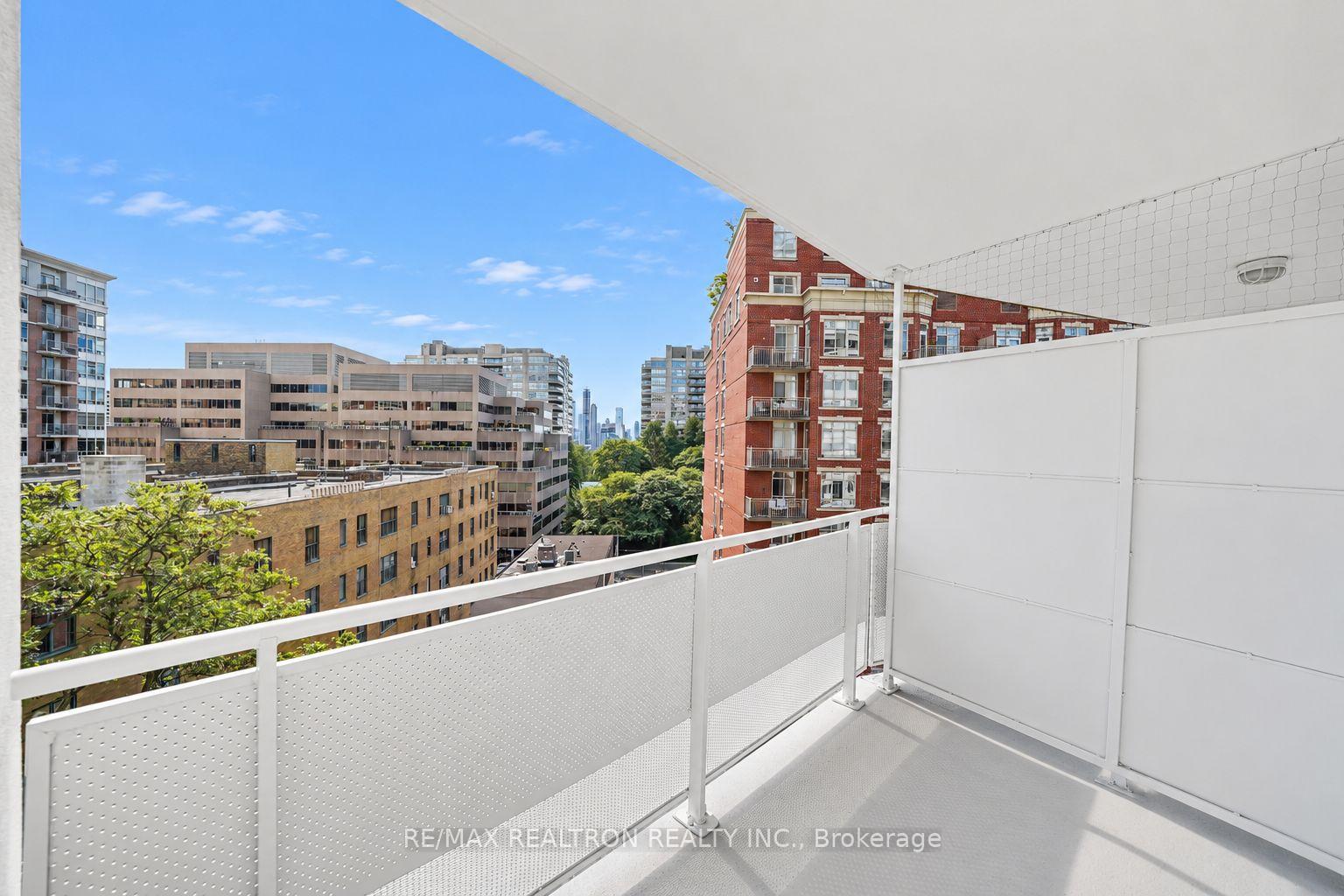 Photo 17 of Unit 1104, 9 Deer Park Crescent, Toronto, Yonge-St. Clair — HOMEH