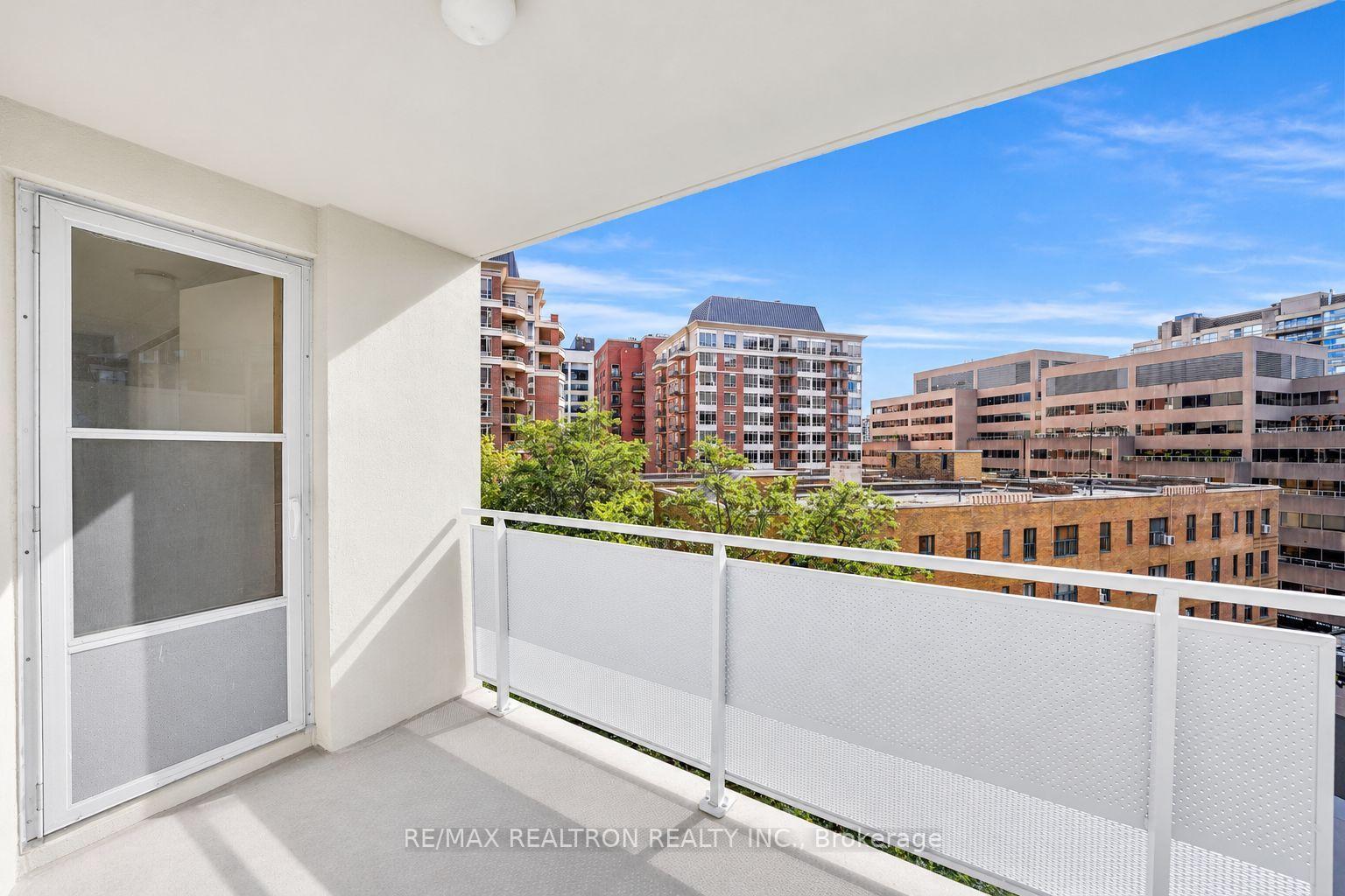 Photo 20 of Unit 1104, 9 Deer Park Crescent, Toronto, Yonge-St. Clair — HOMEH