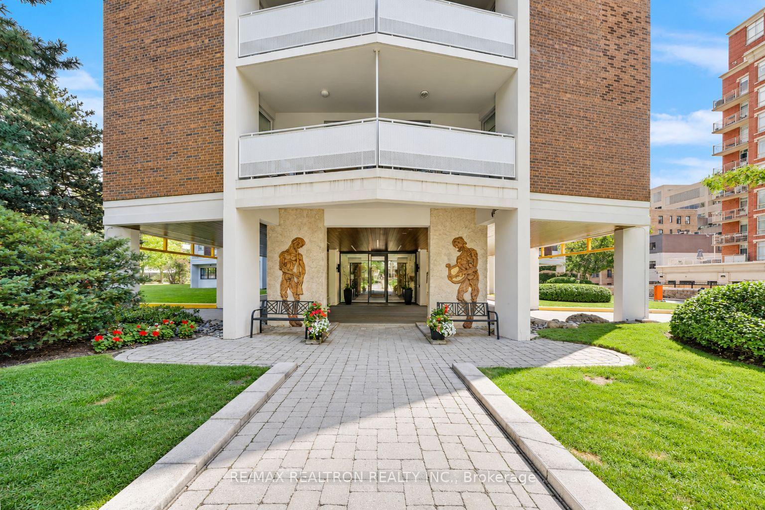 Photo 23 of Unit 1104, 9 Deer Park Crescent, Toronto, Yonge-St. Clair — HOMEH