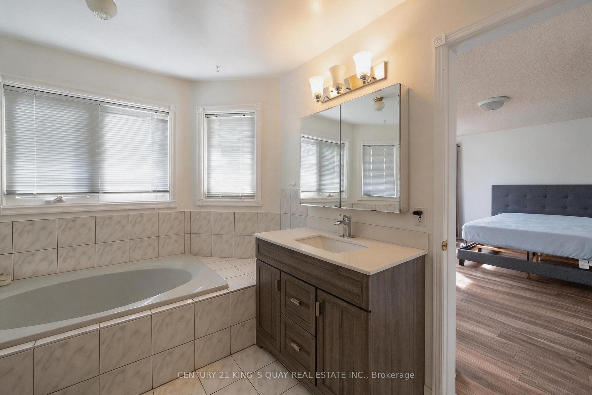 Photo 17 of 36 Dawlish Avenue, Aurora, Aurora Highlands — HOMEH