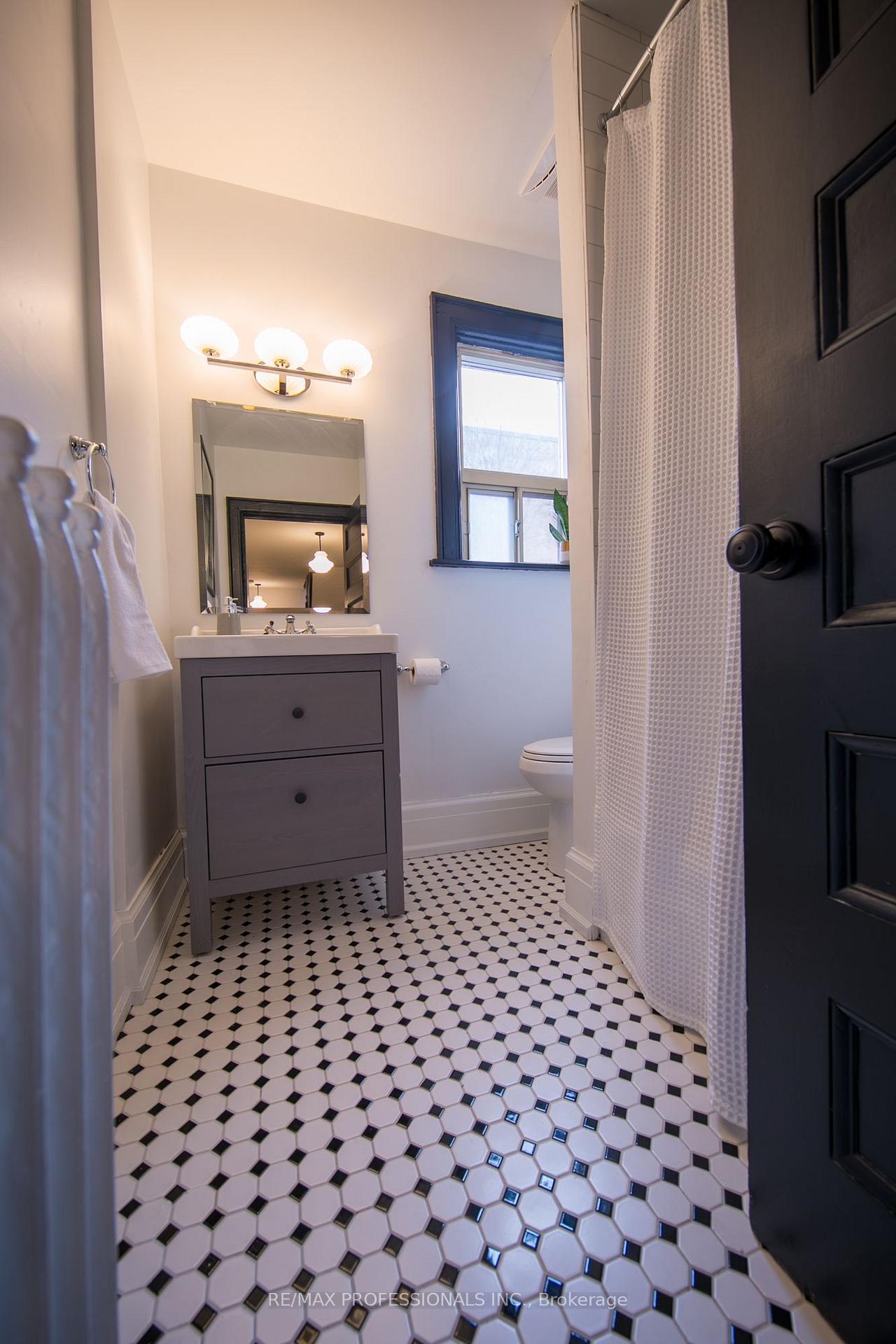 Photo 21 of 124 Close Avenue, Toronto, South Parkdale — HOMEH