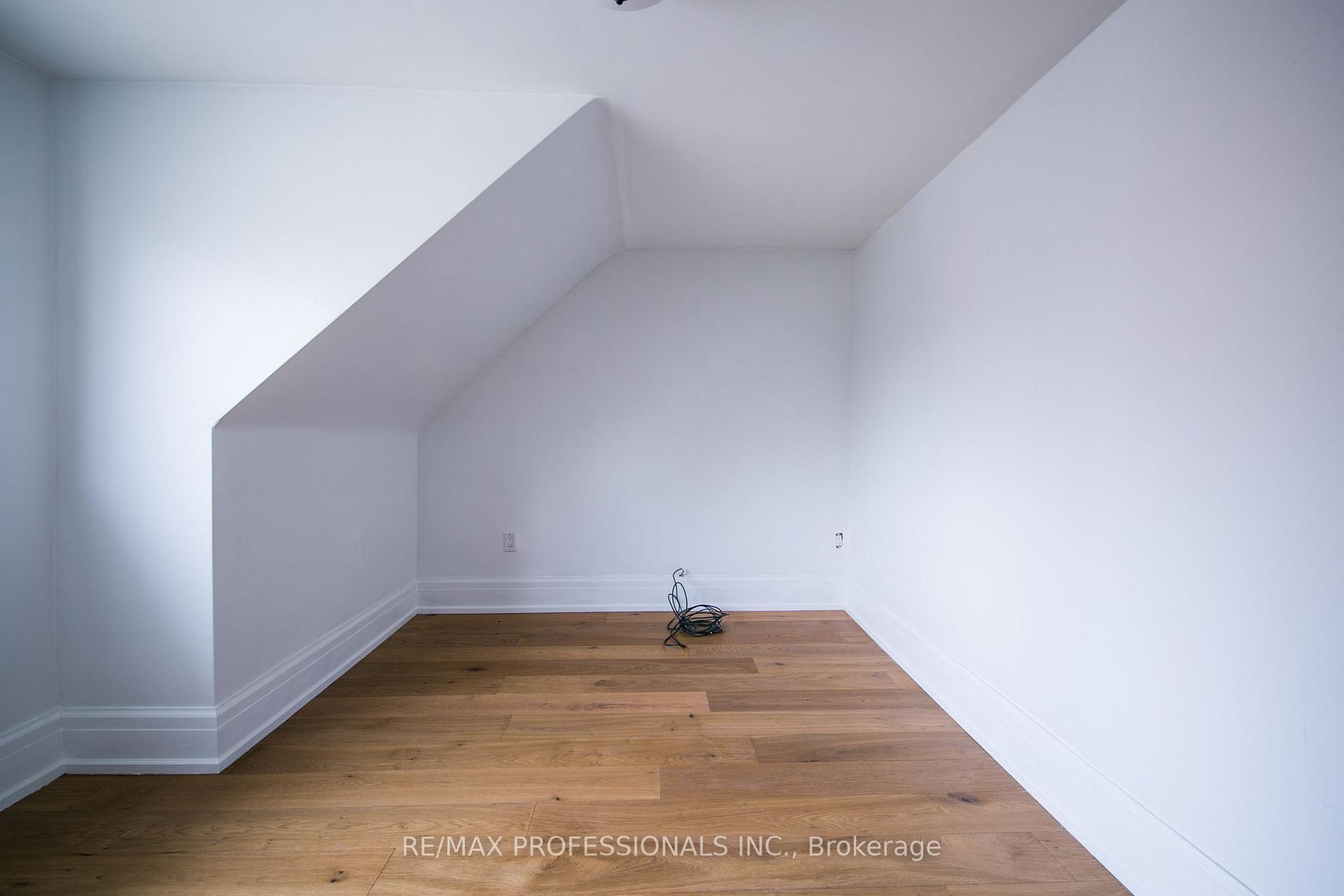 Photo 39 of 124 Close Avenue, Toronto, South Parkdale — HOMEH