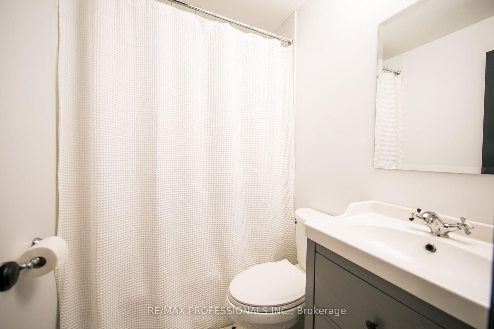 Photo 43 of 124 Close Avenue, Toronto, South Parkdale — HOMEH