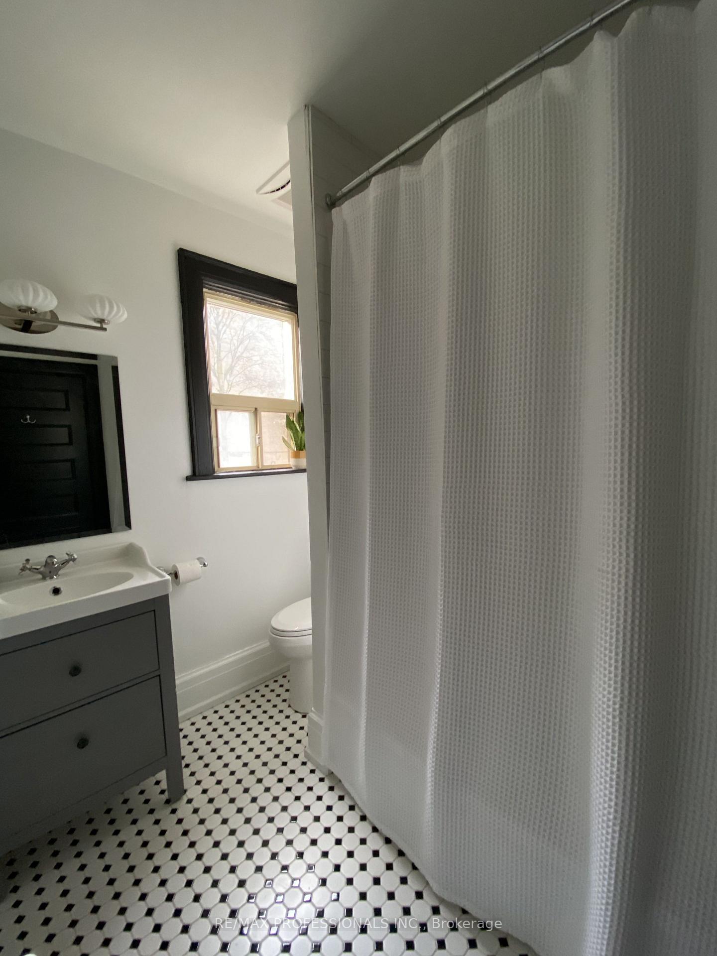 Photo 25 of 124 Close Avenue, Toronto, South Parkdale — HOMEH