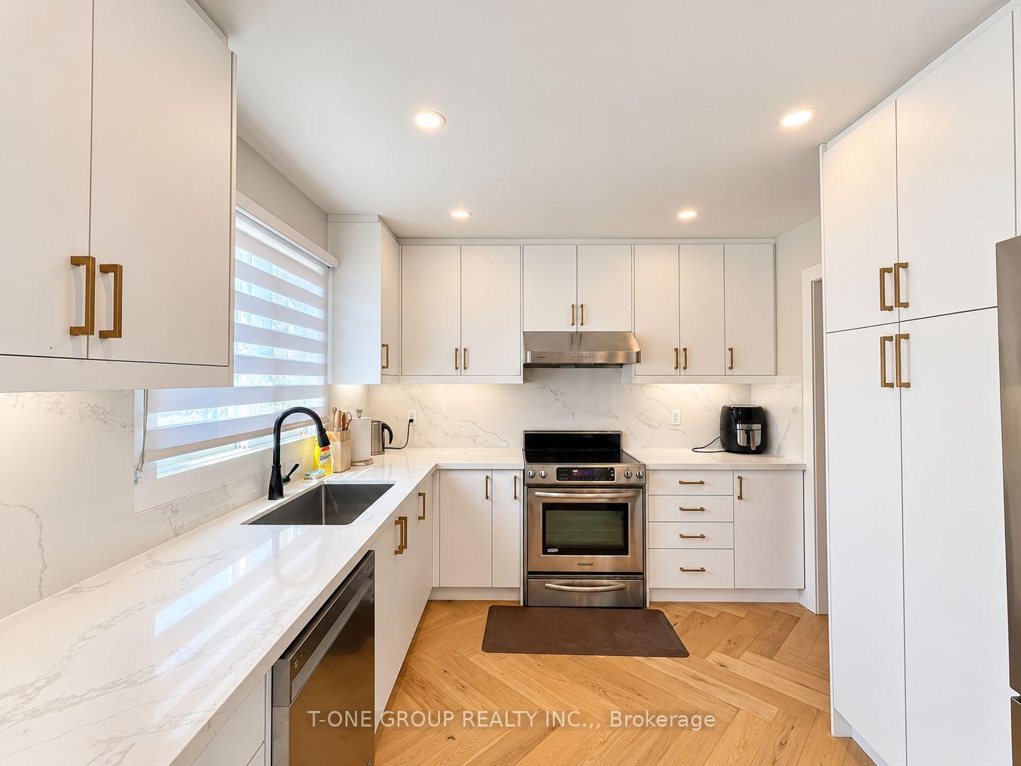 Photo 2 of 117 Downing Boulevard, Vaughan, Uplands — HOMEH