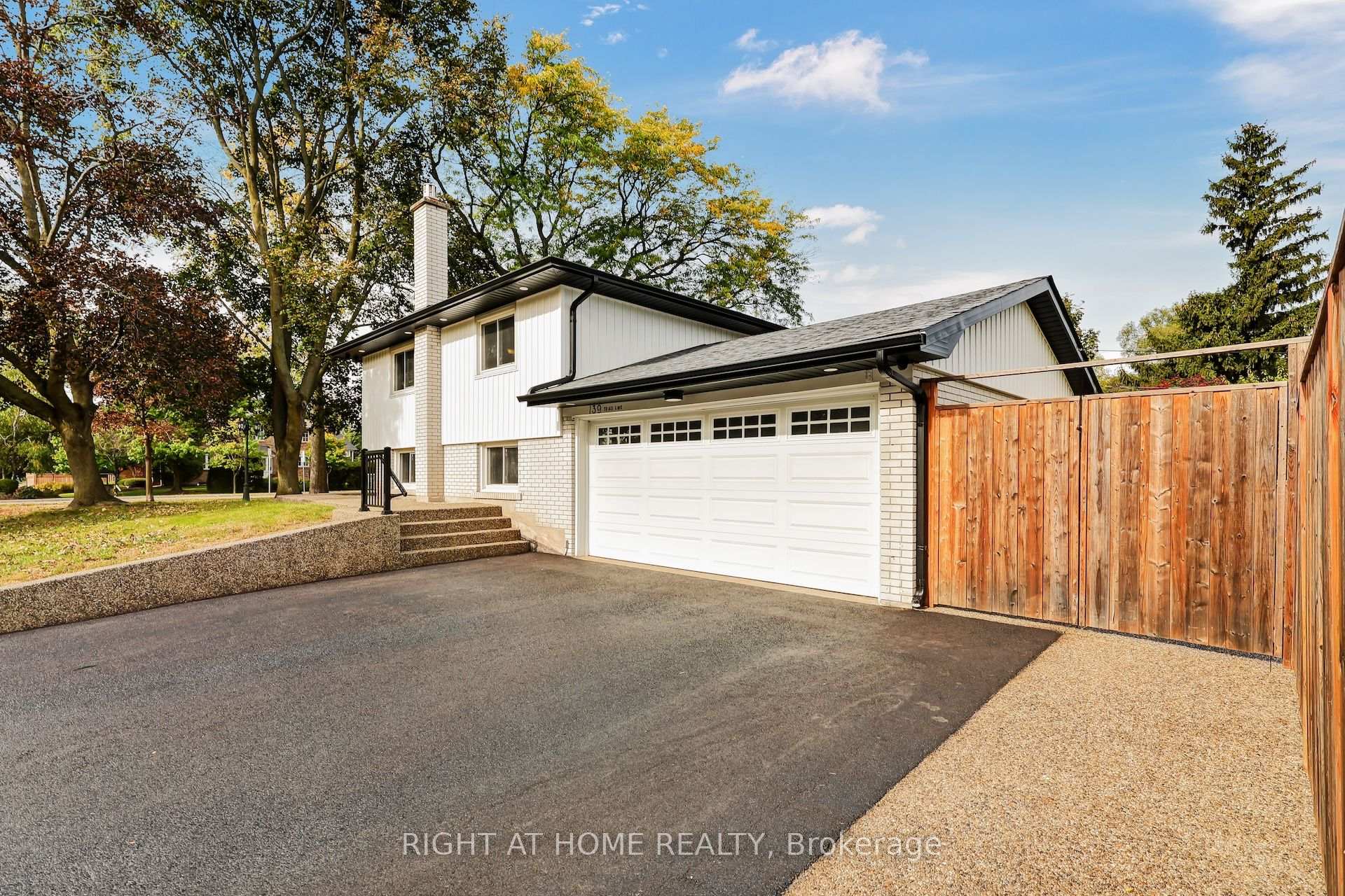 Photo 5 of 139 Third Line, Oakville, Southwest — HOMEH