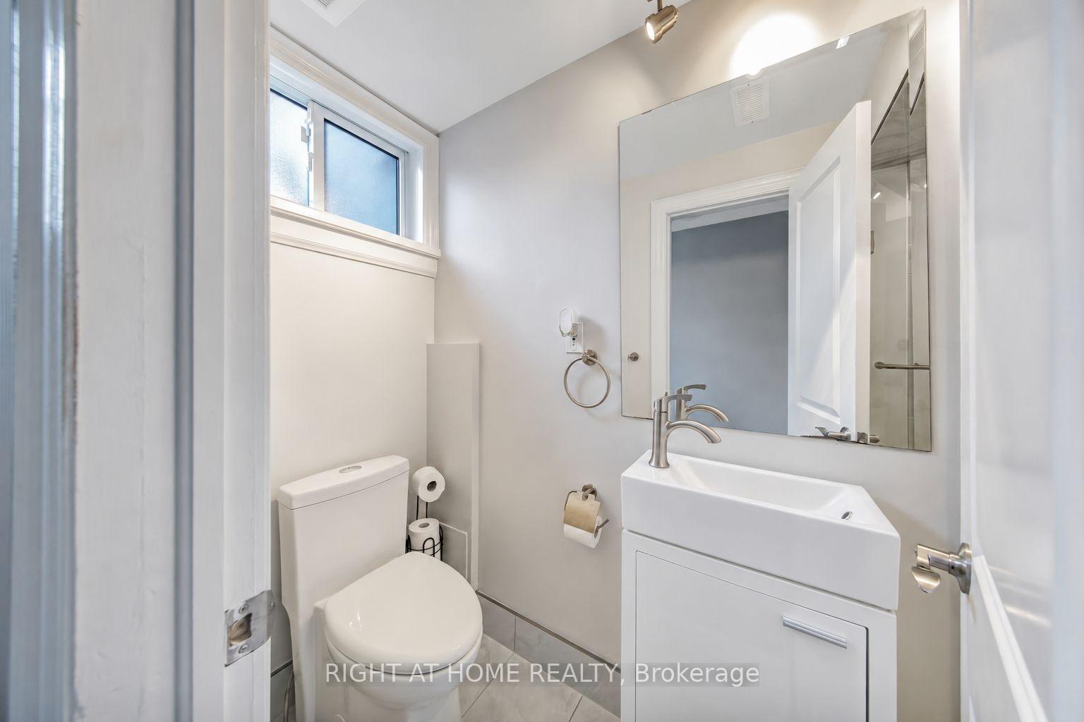 Photo 21 of 139 Third Line, Oakville, Southwest — HOMEH