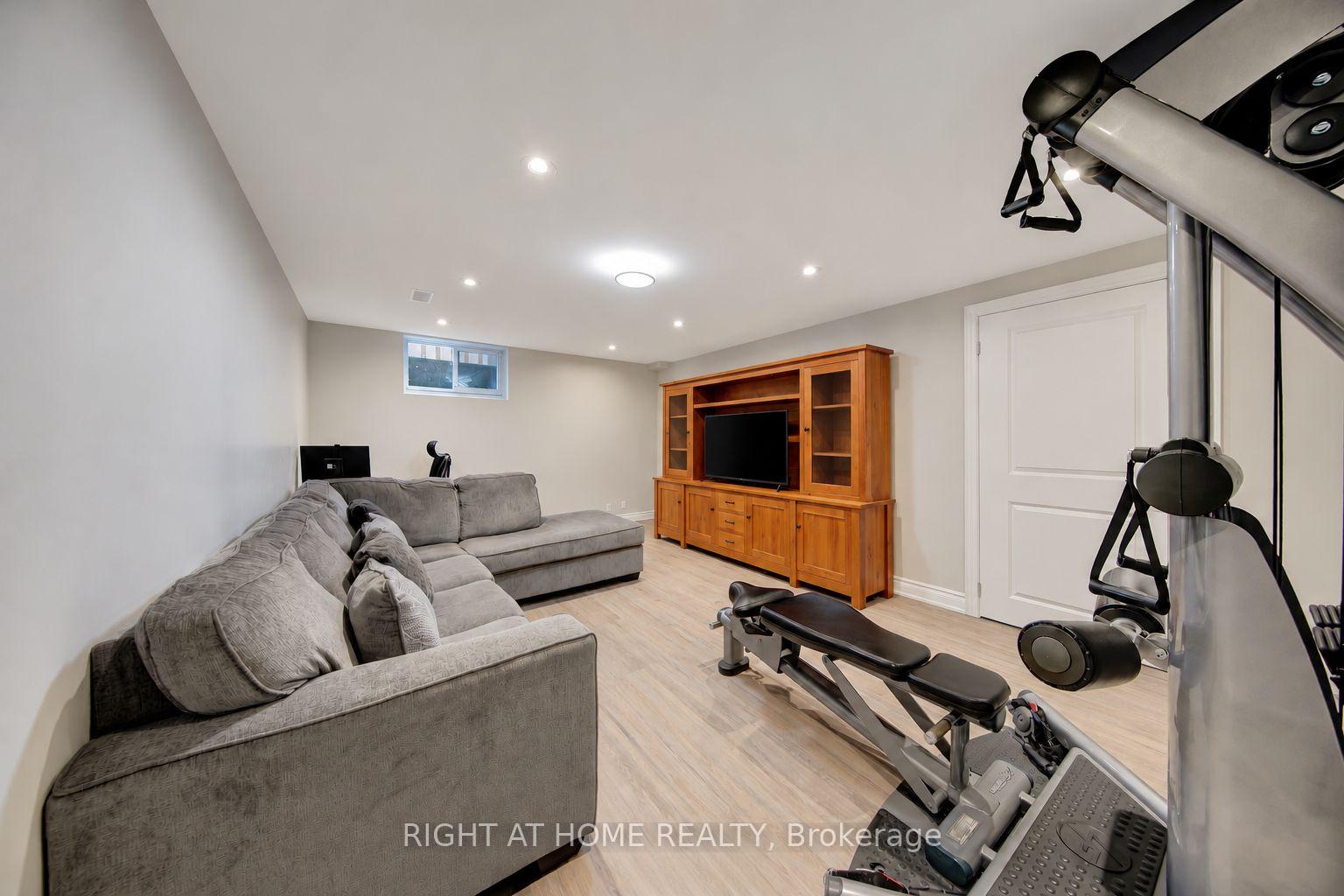 Photo 32 of 139 Third Line, Oakville, Southwest — HOMEH