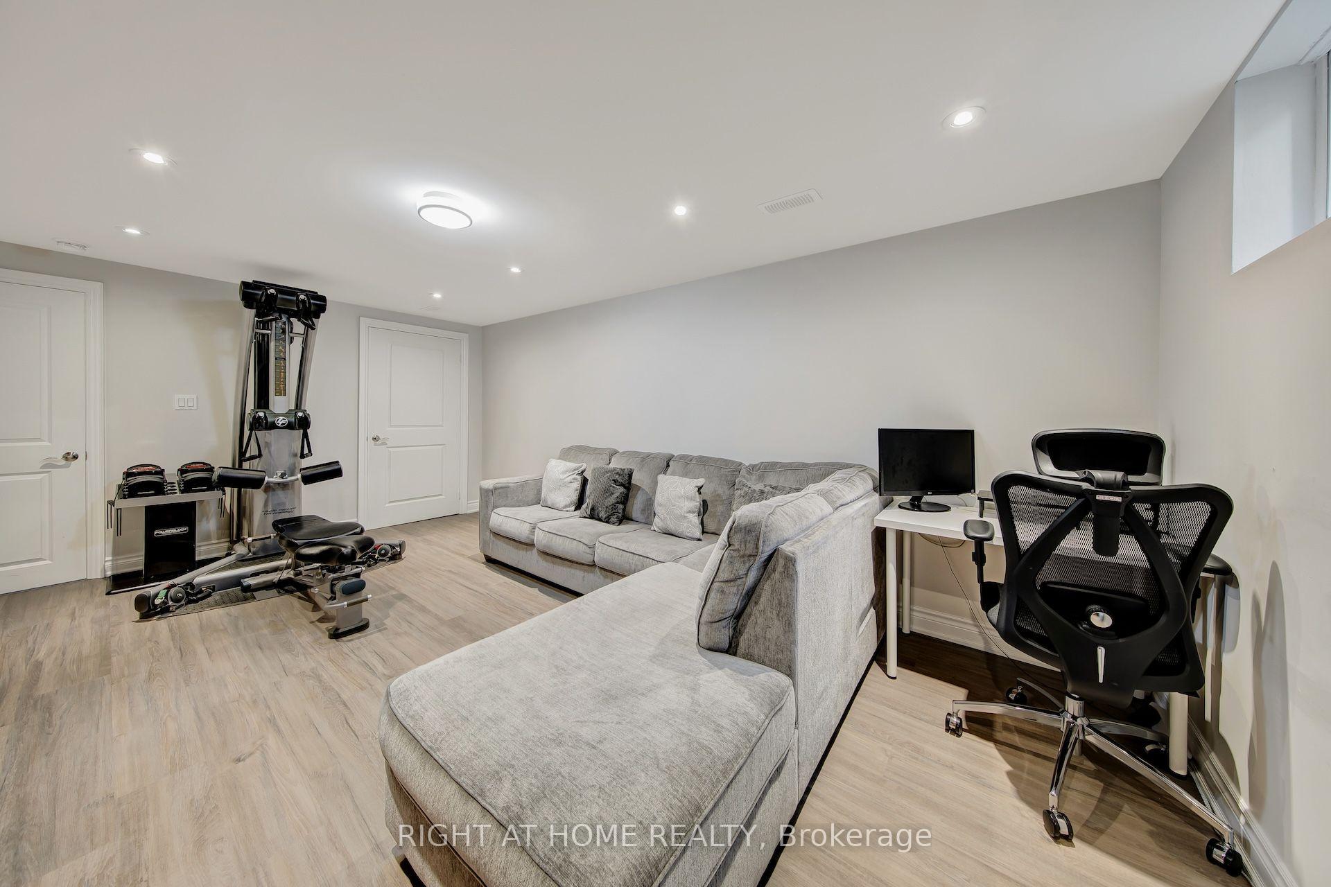 Photo 33 of 139 Third Line, Oakville, Southwest — HOMEH
