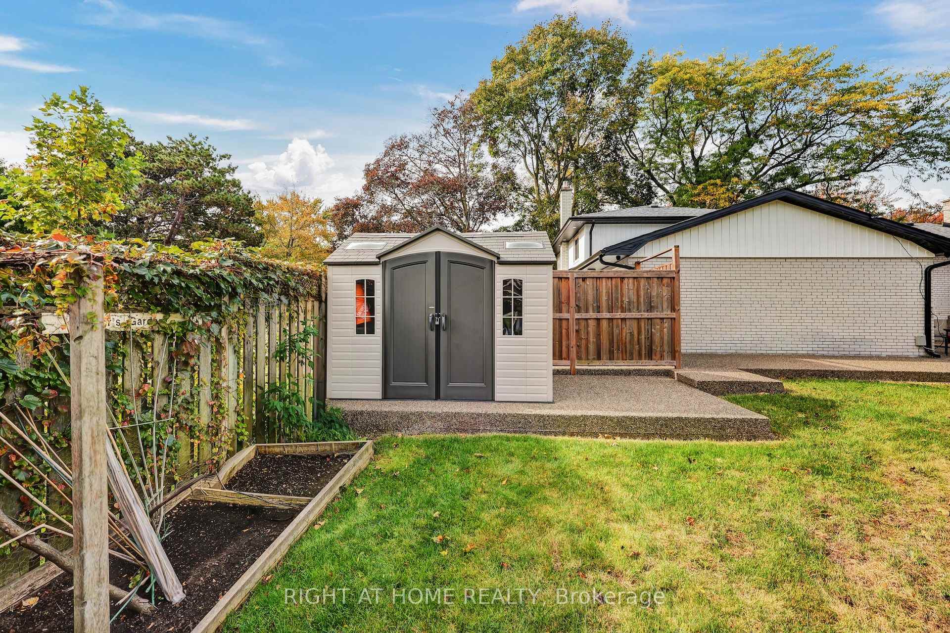 Photo 40 of 139 Third Line, Oakville, Southwest — HOMEH