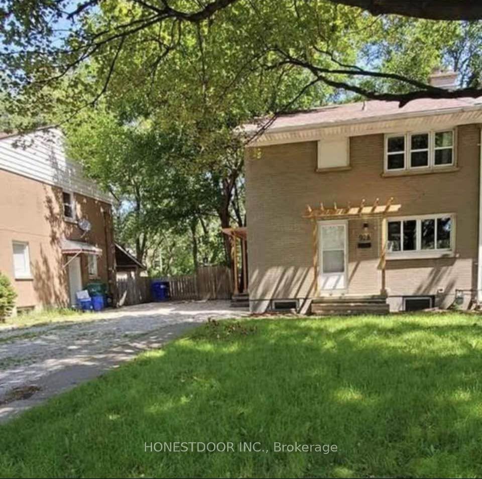 Photo 2 of 928 Randolph Avenue, Windsor, Windsor University District — HOMEH