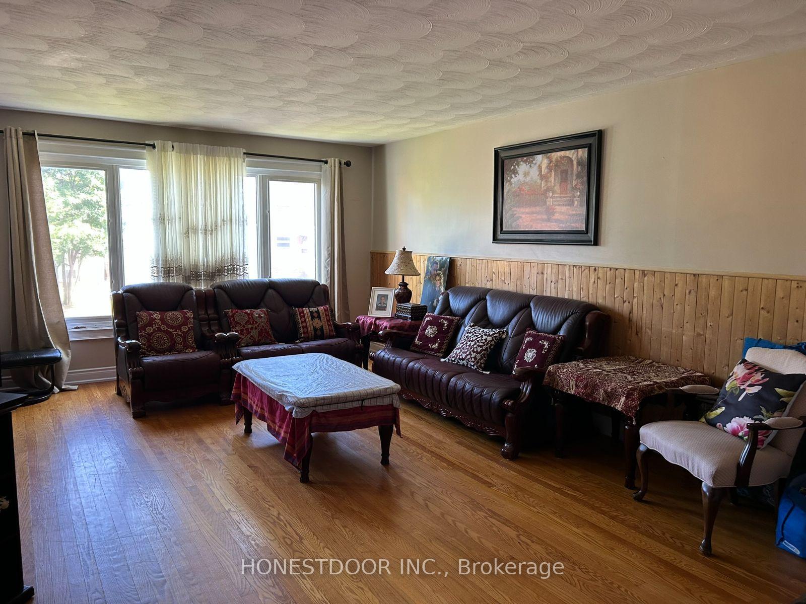 Photo 7 of 928 Randolph Avenue, Windsor, Windsor University District — HOMEH