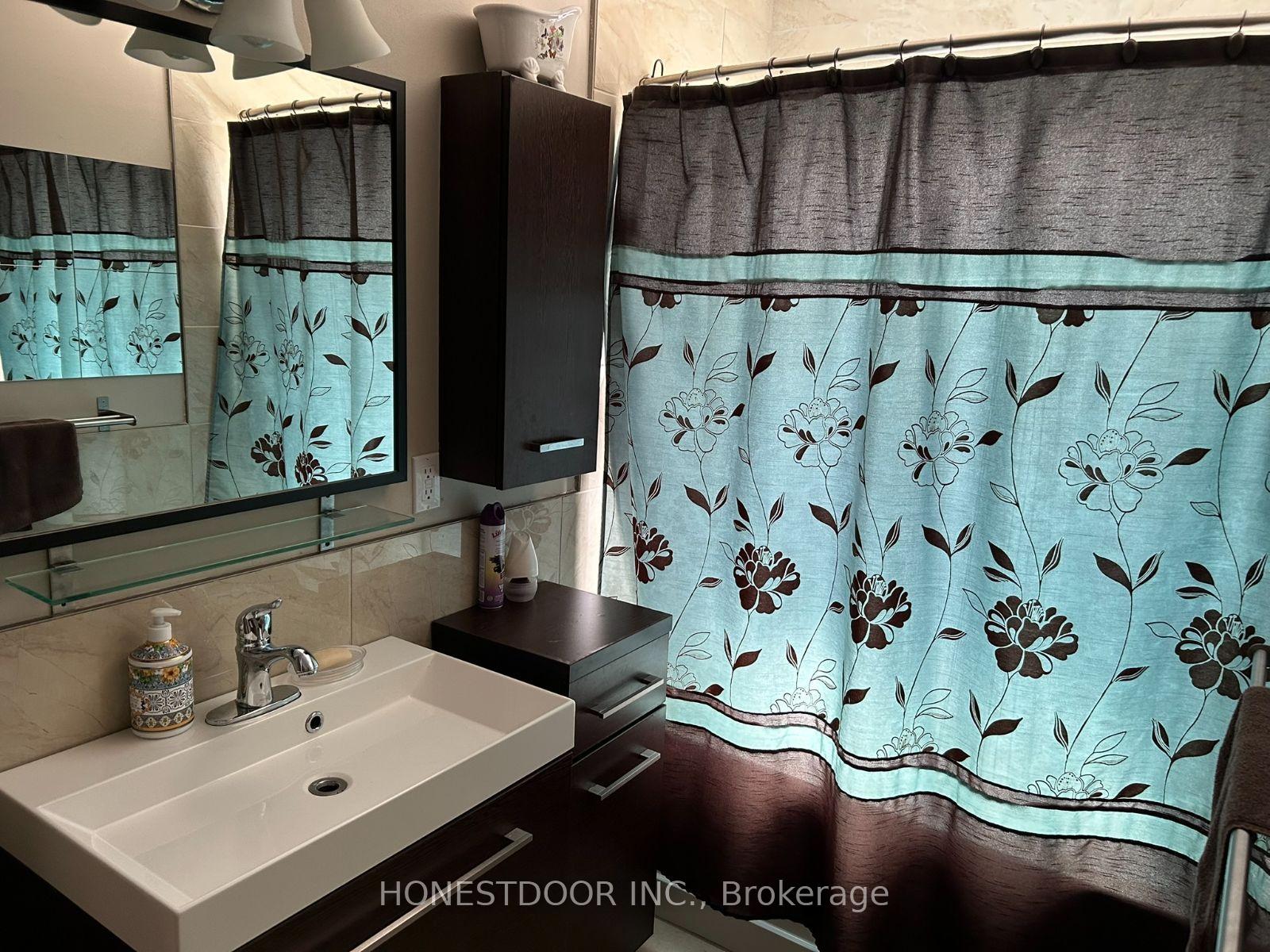Photo 11 of 928 Randolph Avenue, Windsor, Windsor University District — HOMEH