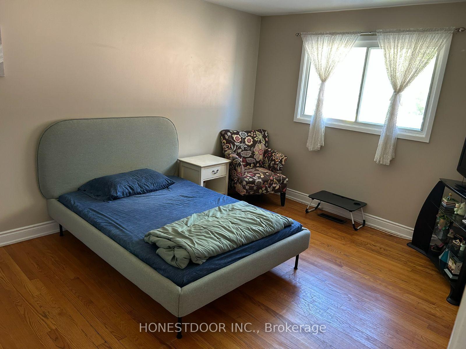 Photo 13 of 928 Randolph Avenue, Windsor, Windsor University District — HOMEH